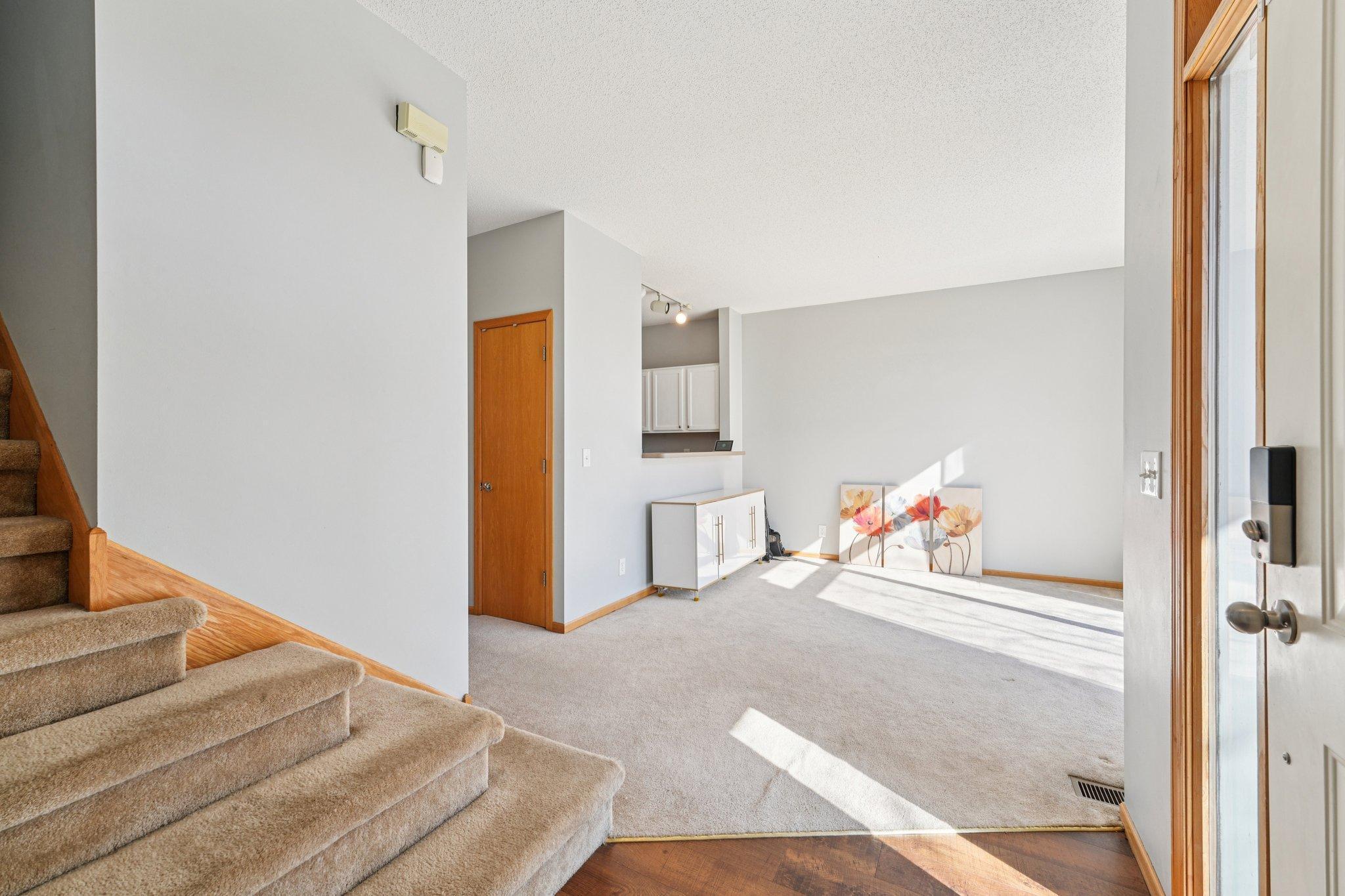 10-web-or-mls-Zane Ave N-S1104-010.jpg