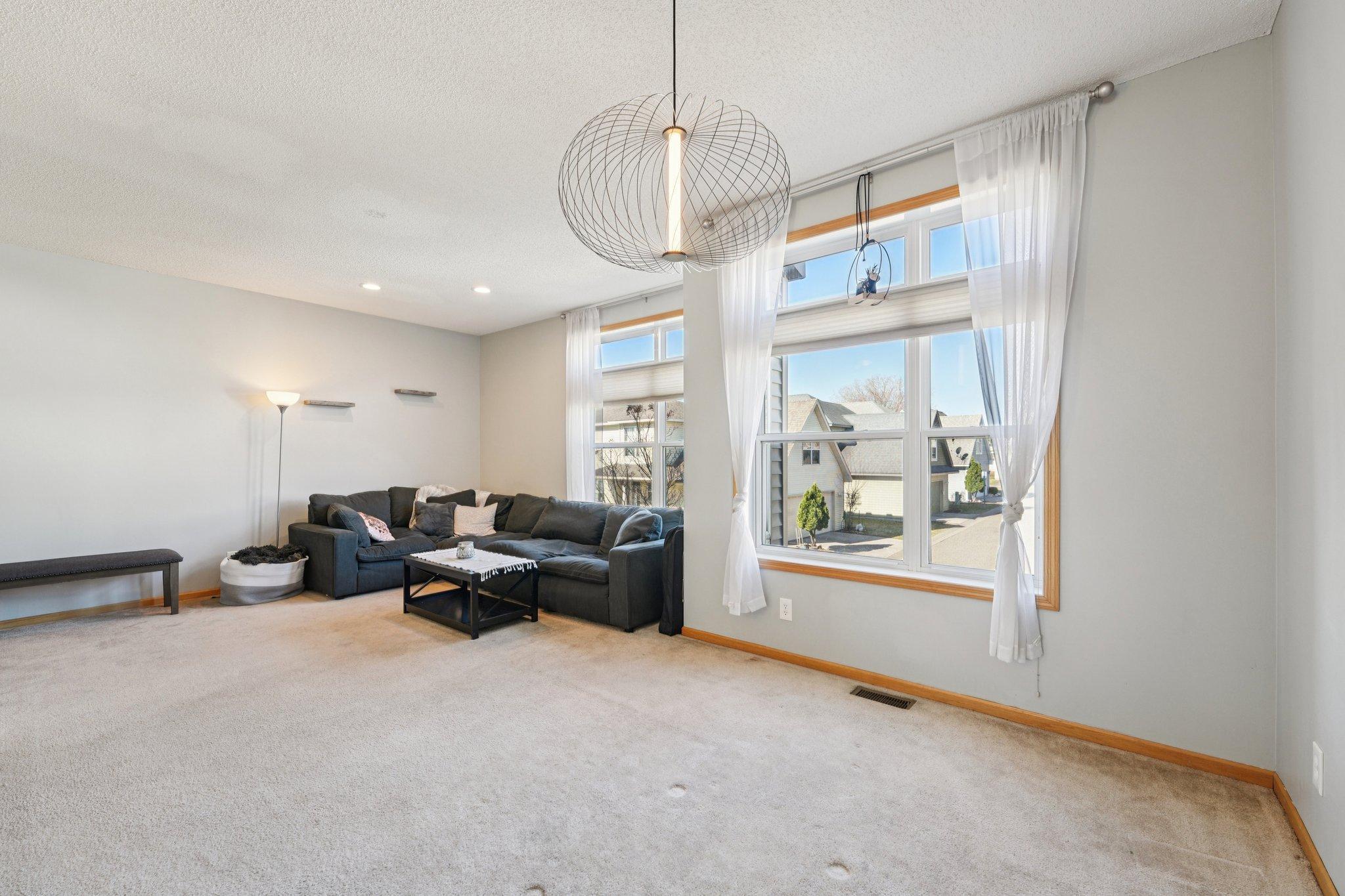 11-web-or-mls-Zane Ave N-S1104-011.jpg