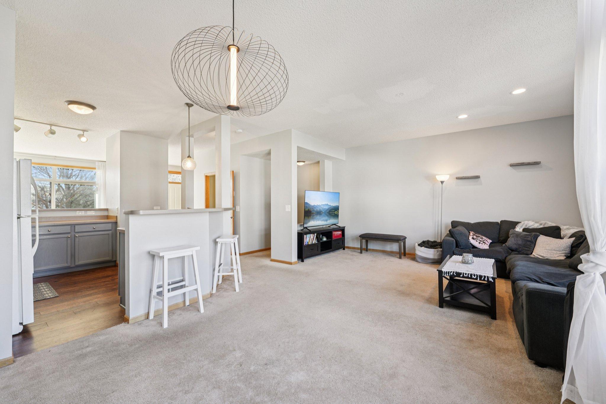 12-web-or-mls-Zane Ave N-S1104-012.jpg