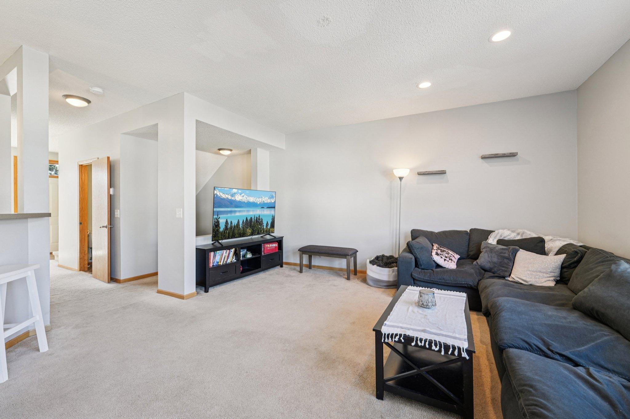 13-web-or-mls-Zane Ave N-S1104-013.jpg