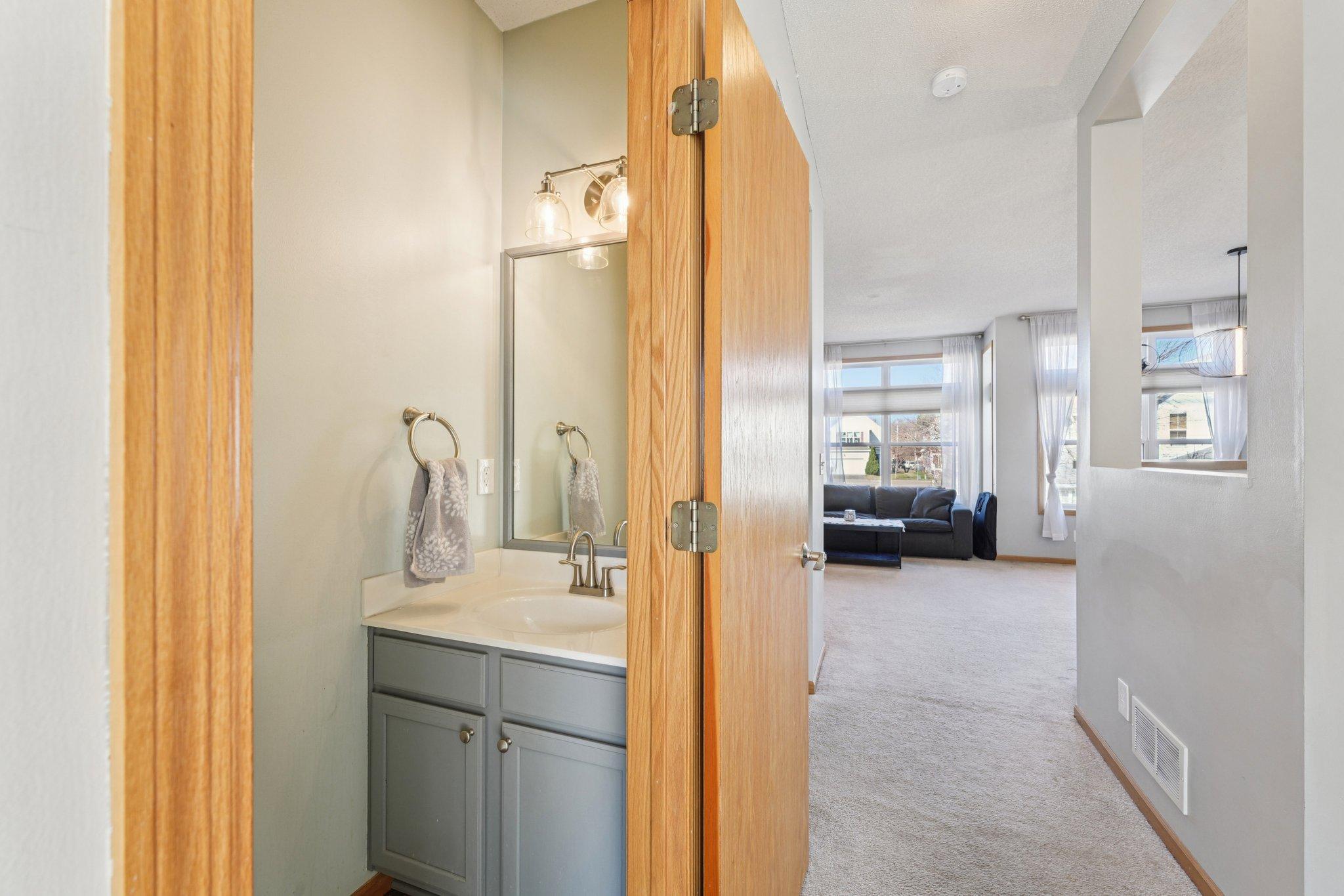 22-web-or-mls-Zane Ave N-S1104-022.jpg