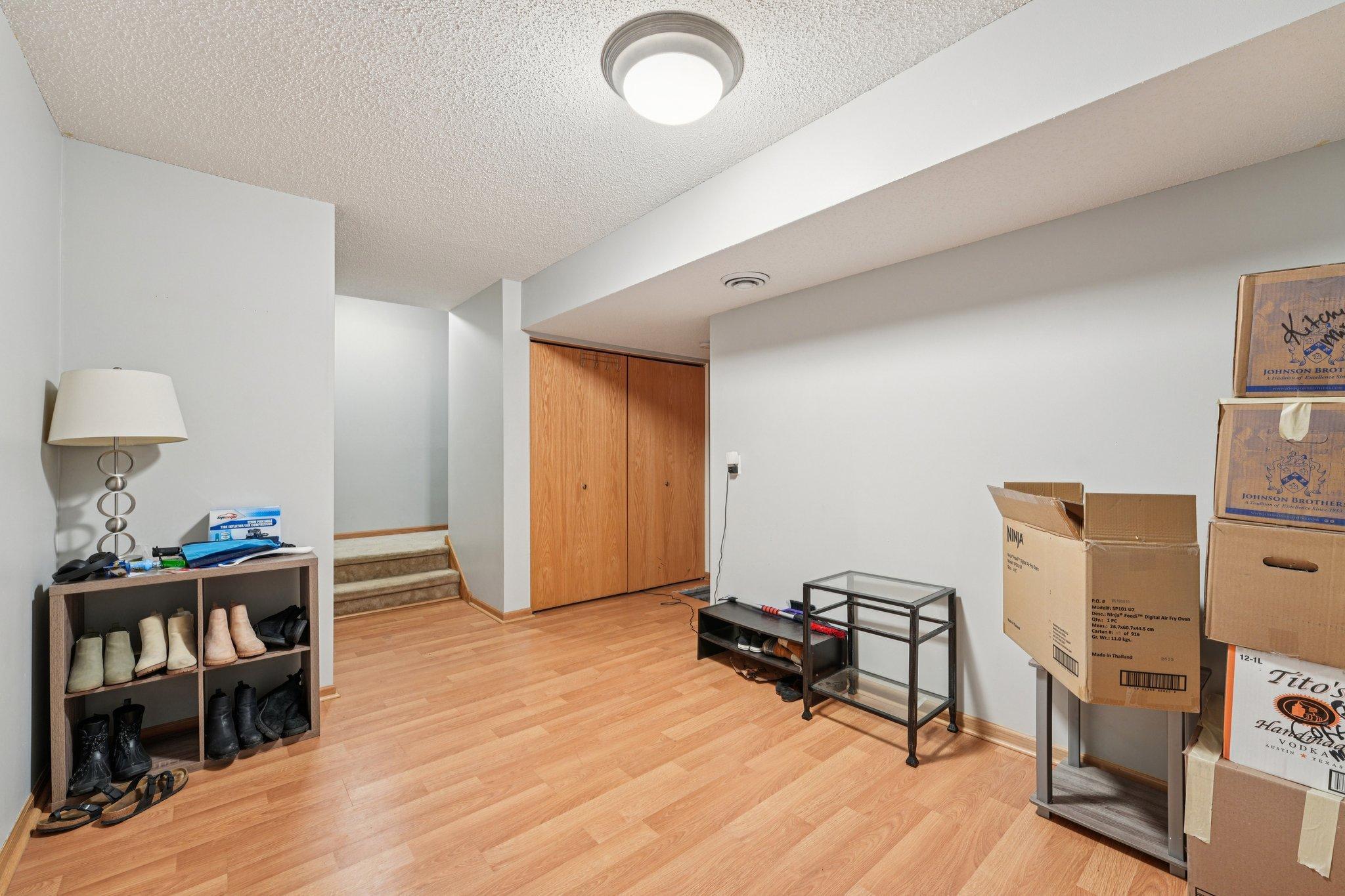 26-web-or-mls-Zane Ave N-S1104-026.jpg