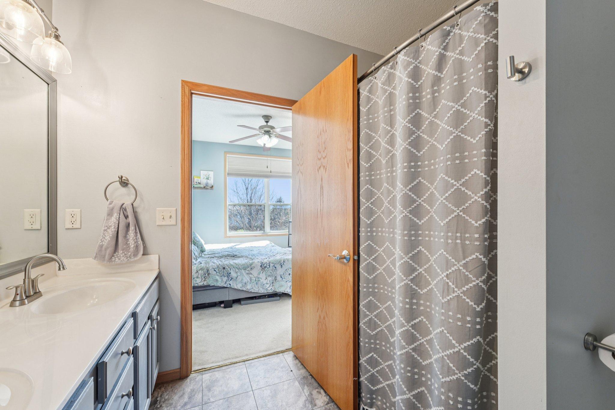 33-web-or-mls-Zane Ave N-S1104-033.jpg