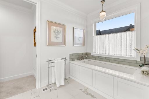 7070 Highland Court, Eden Prairie, MN 55346