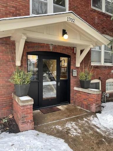 1703, 1702 Ashland and Laurel Avenue, Saint Paul, MN 55104