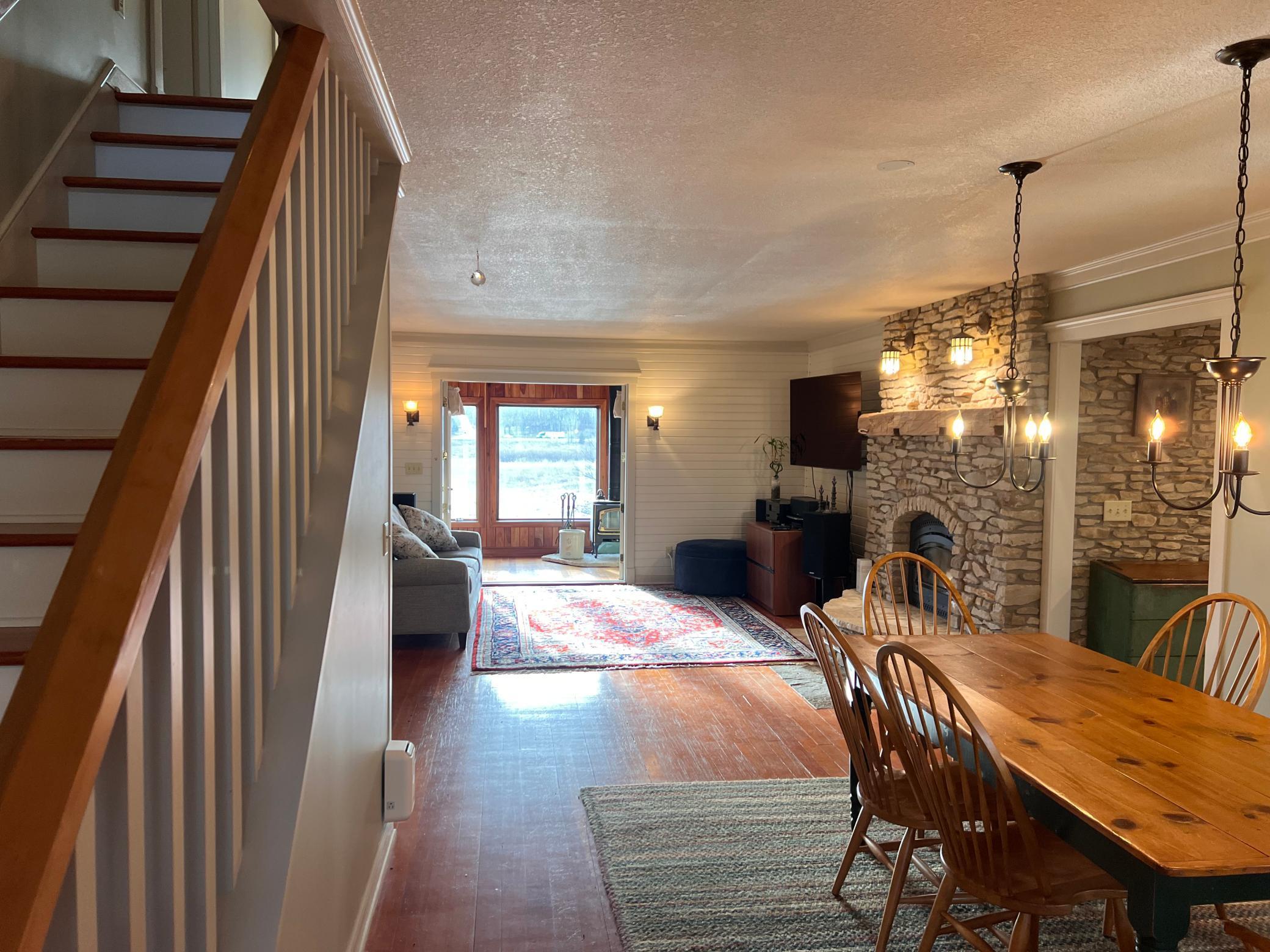 Open staircase, dining room, LR