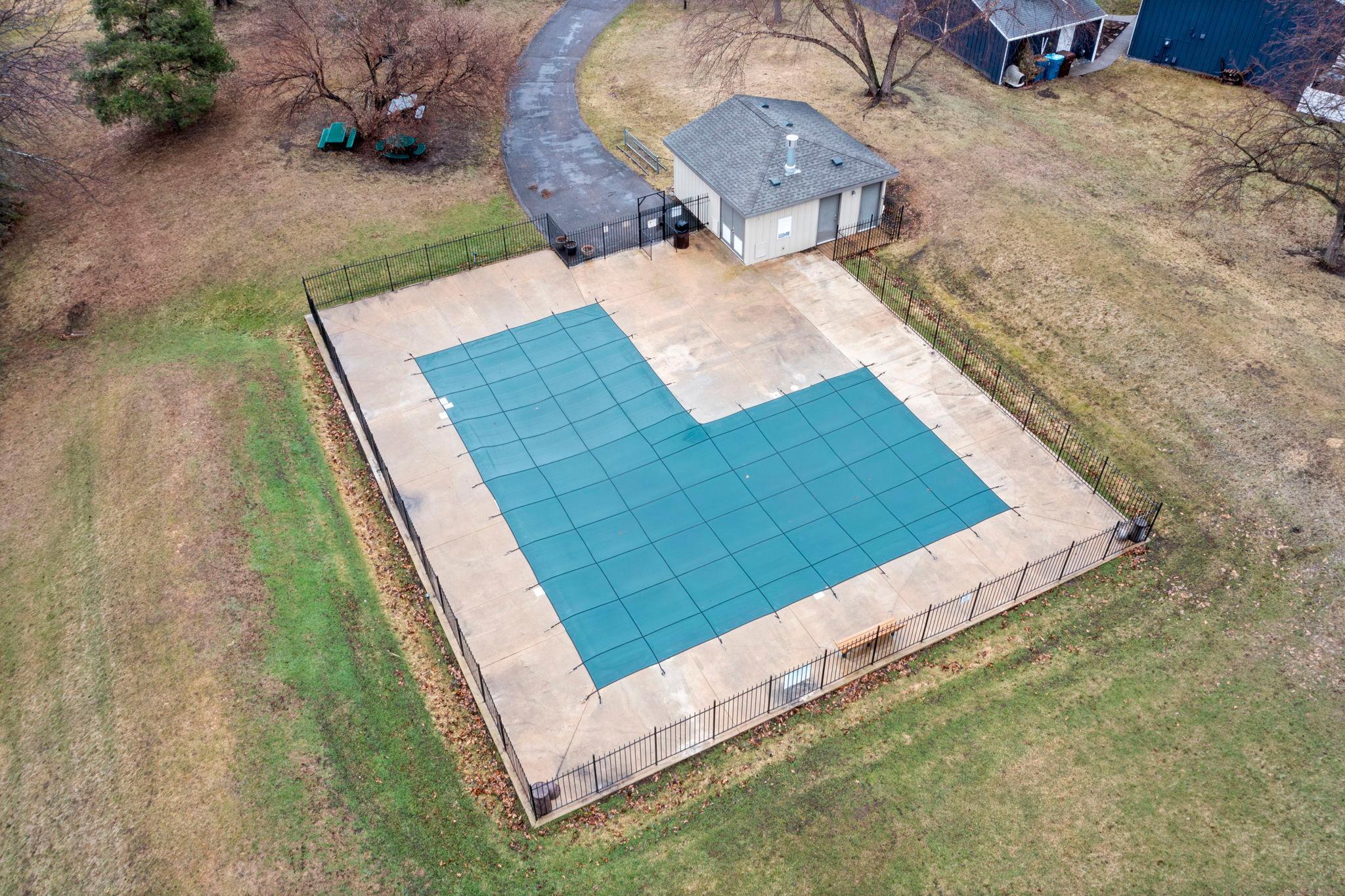 Community swimming pool within 100 yards of home!