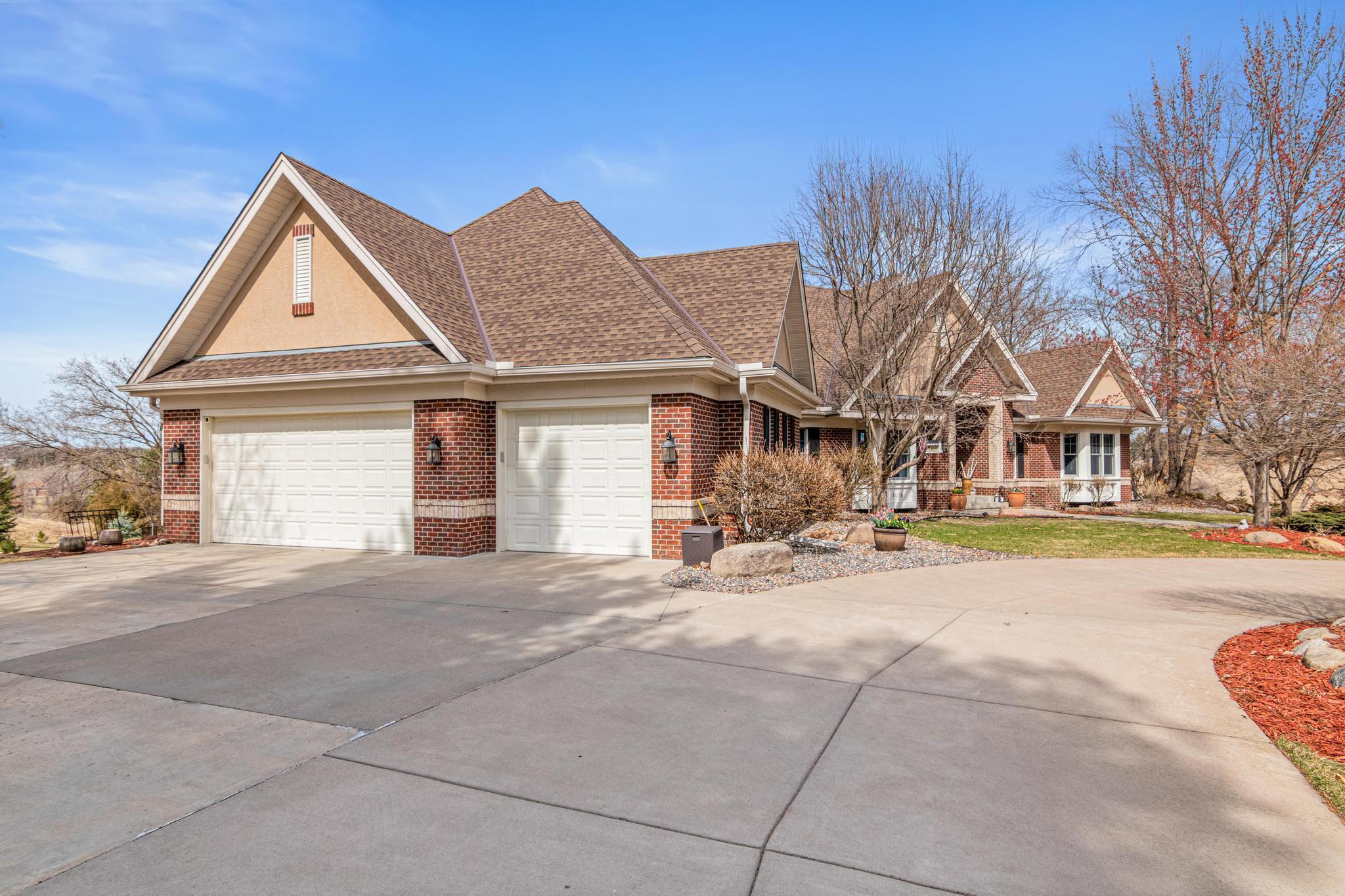 Fantastic concrete circle drive. Great for parties and hosting multiple people (and cars).