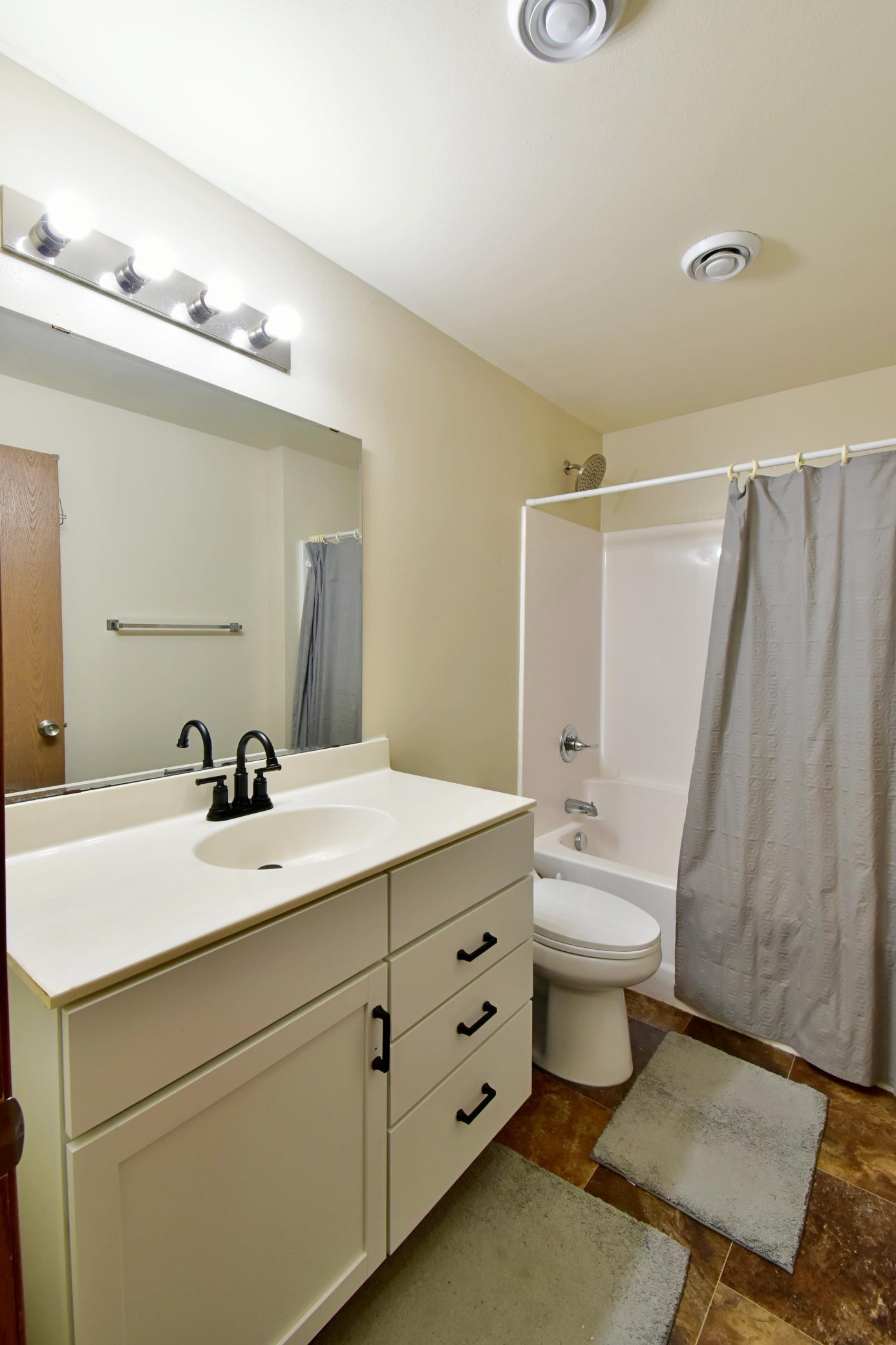 Romaine - bathrooms - 3.jpeg