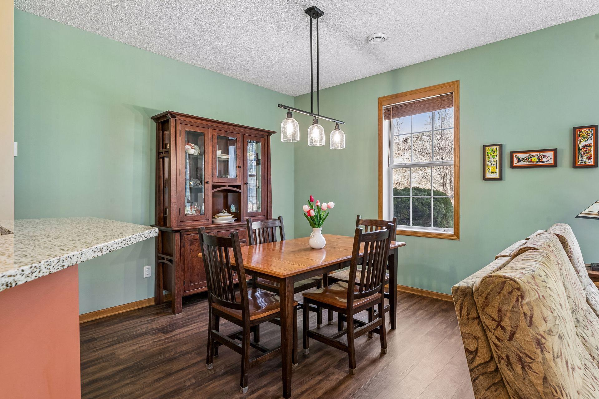 Eat in kitchen dining space
