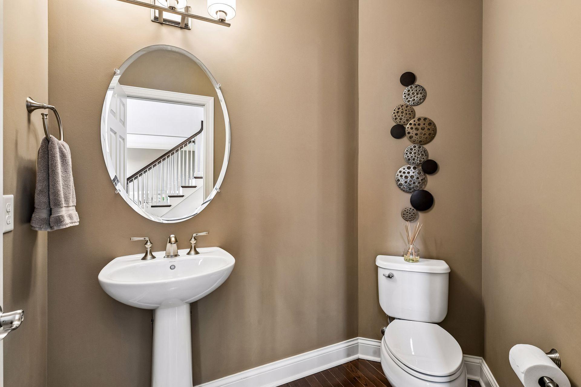 Main level 1/2 bathroom.