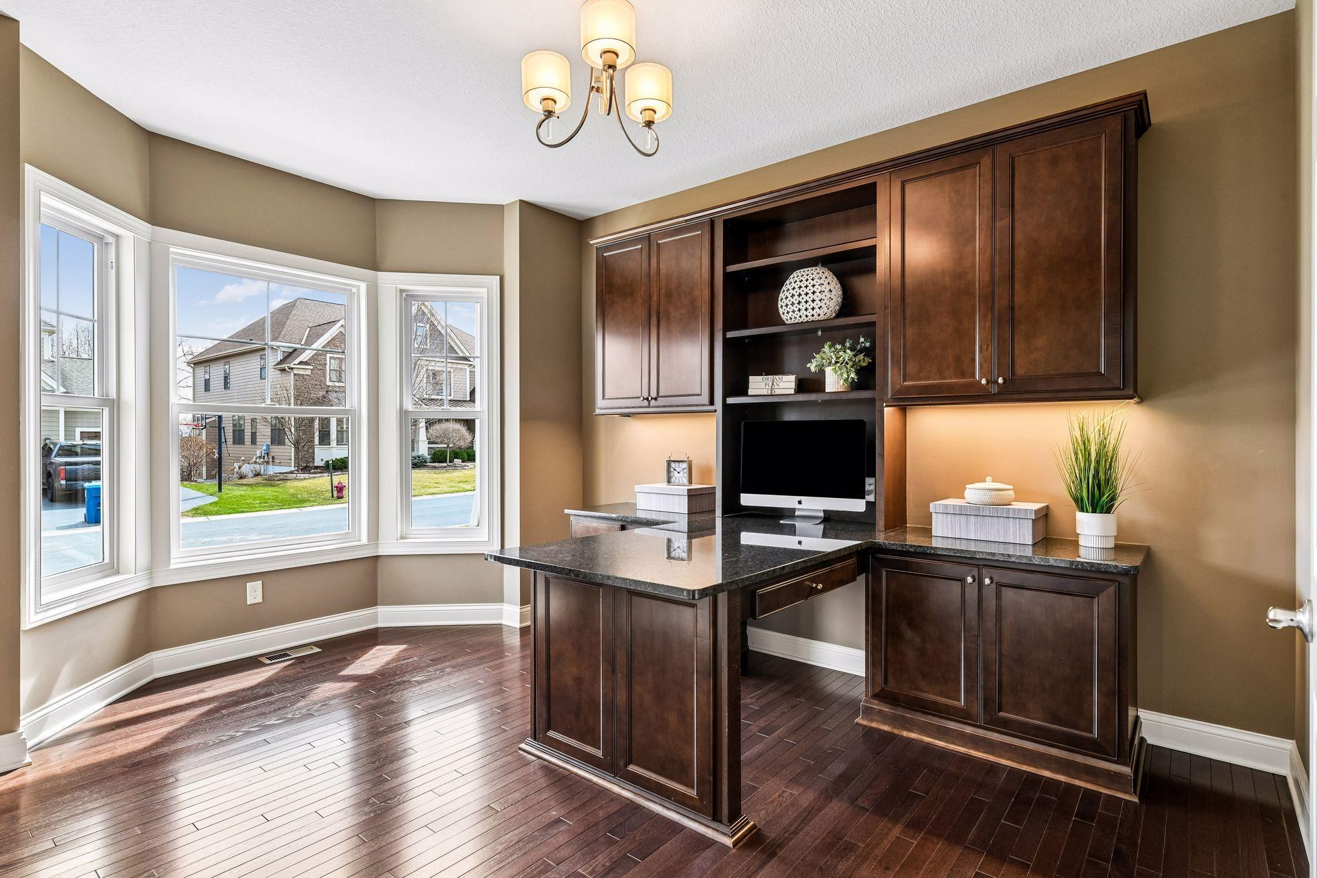 Dedicated flex space with custom built-ins, perfect for working from home, study, or hobbies.