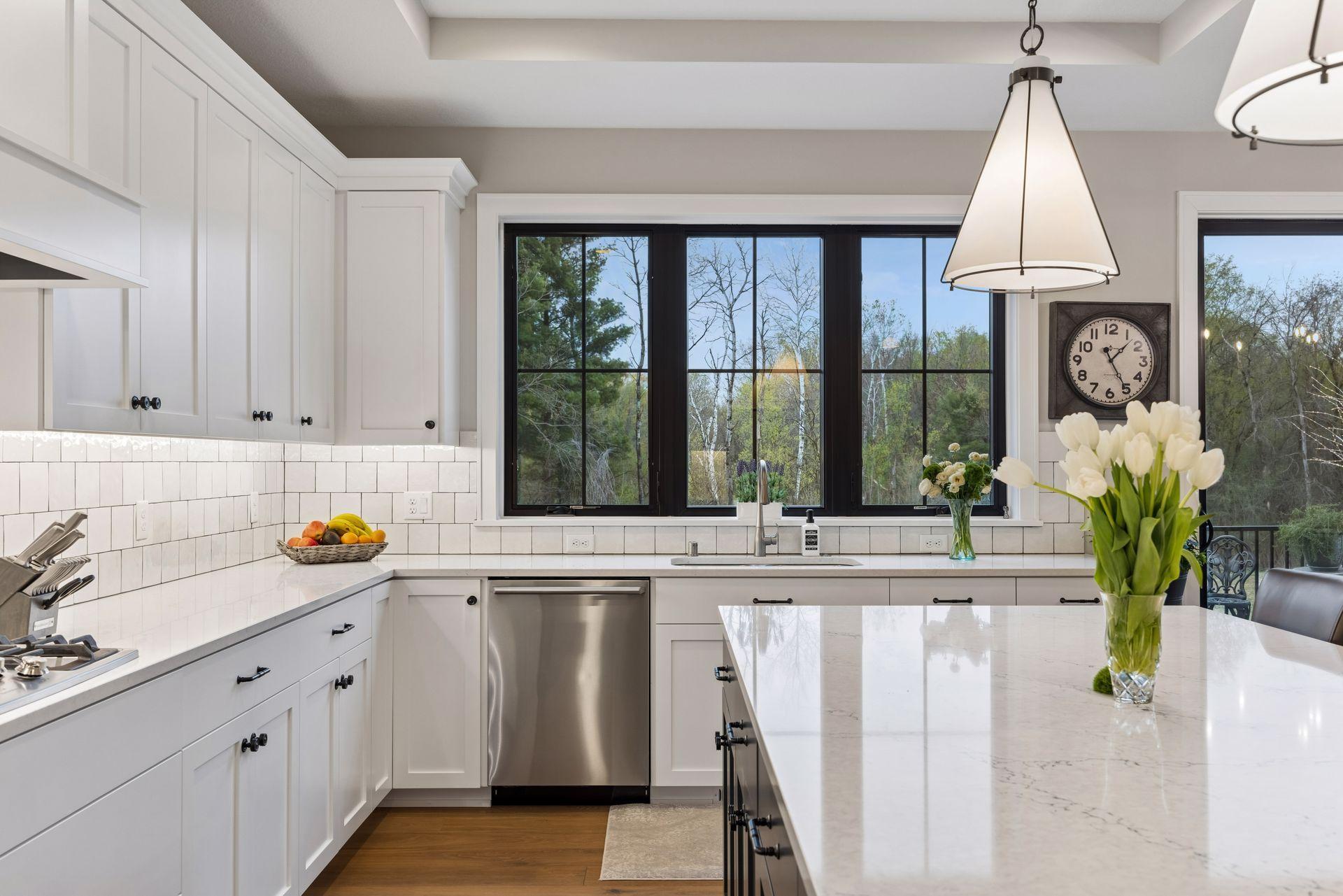 Stunning kitchen with substantial cabinetry, island and Walk in Pantry