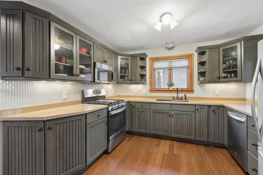 The glass tile backsplash accents this kitchen's features nicely. Whether you are preparing a basic meal or entertaining guests at the lake this kitchen offers plenty of storage and prep space.