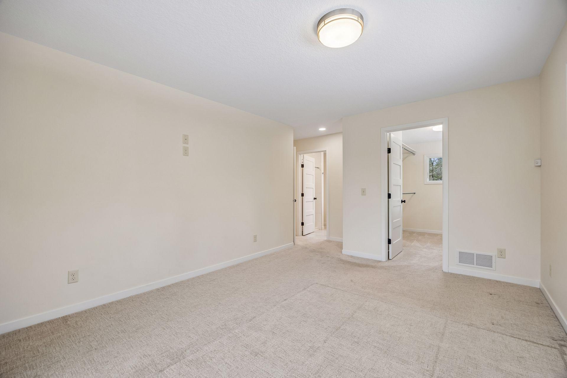 Primary Bedroom - Upper Level