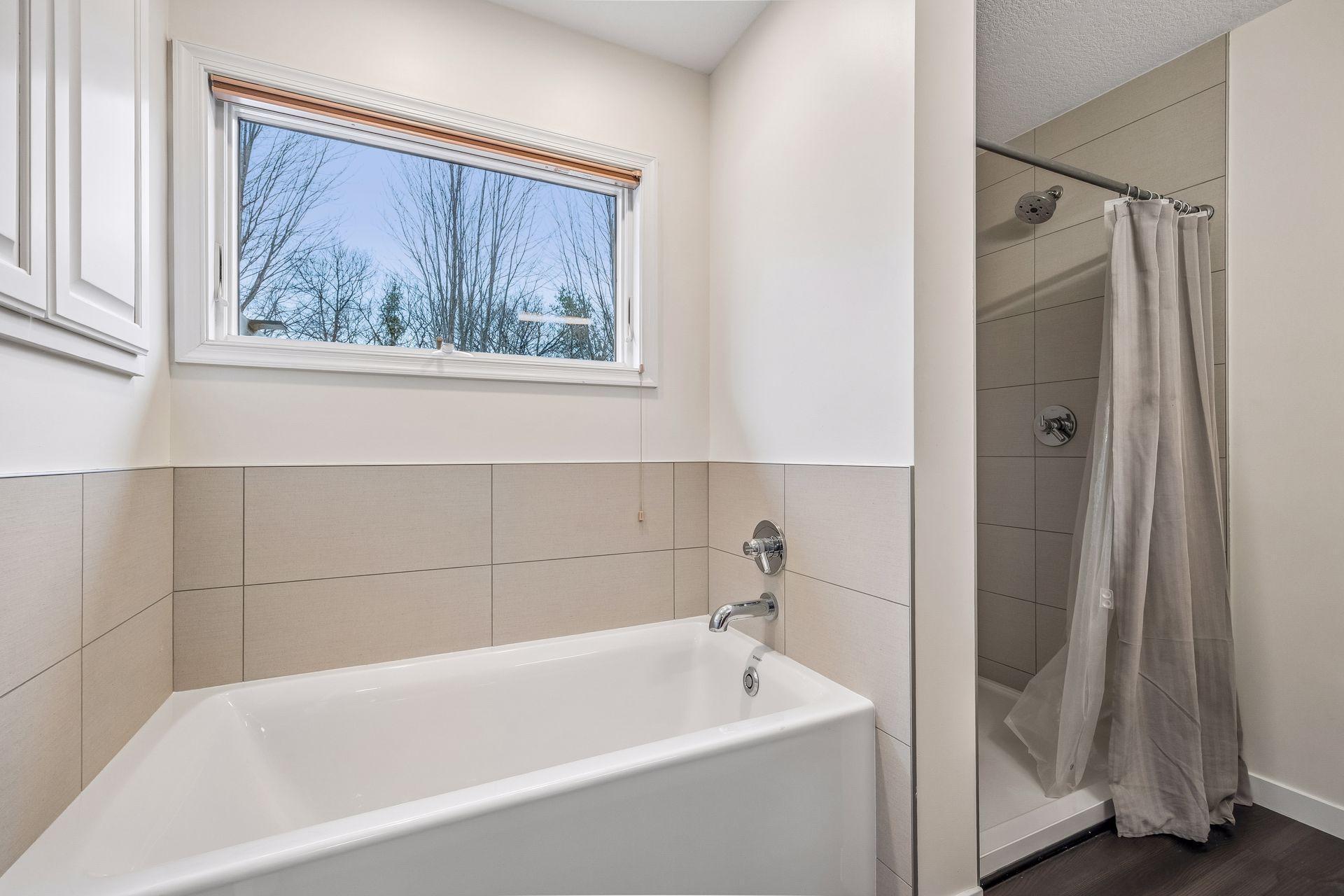 Hallway Full Bath - Upper Level