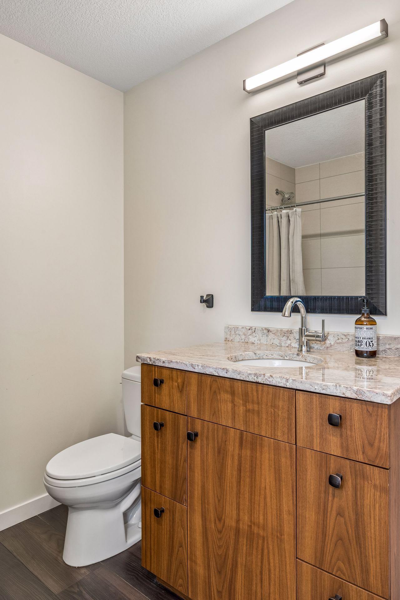 Hallway Full Bath - Upper Level