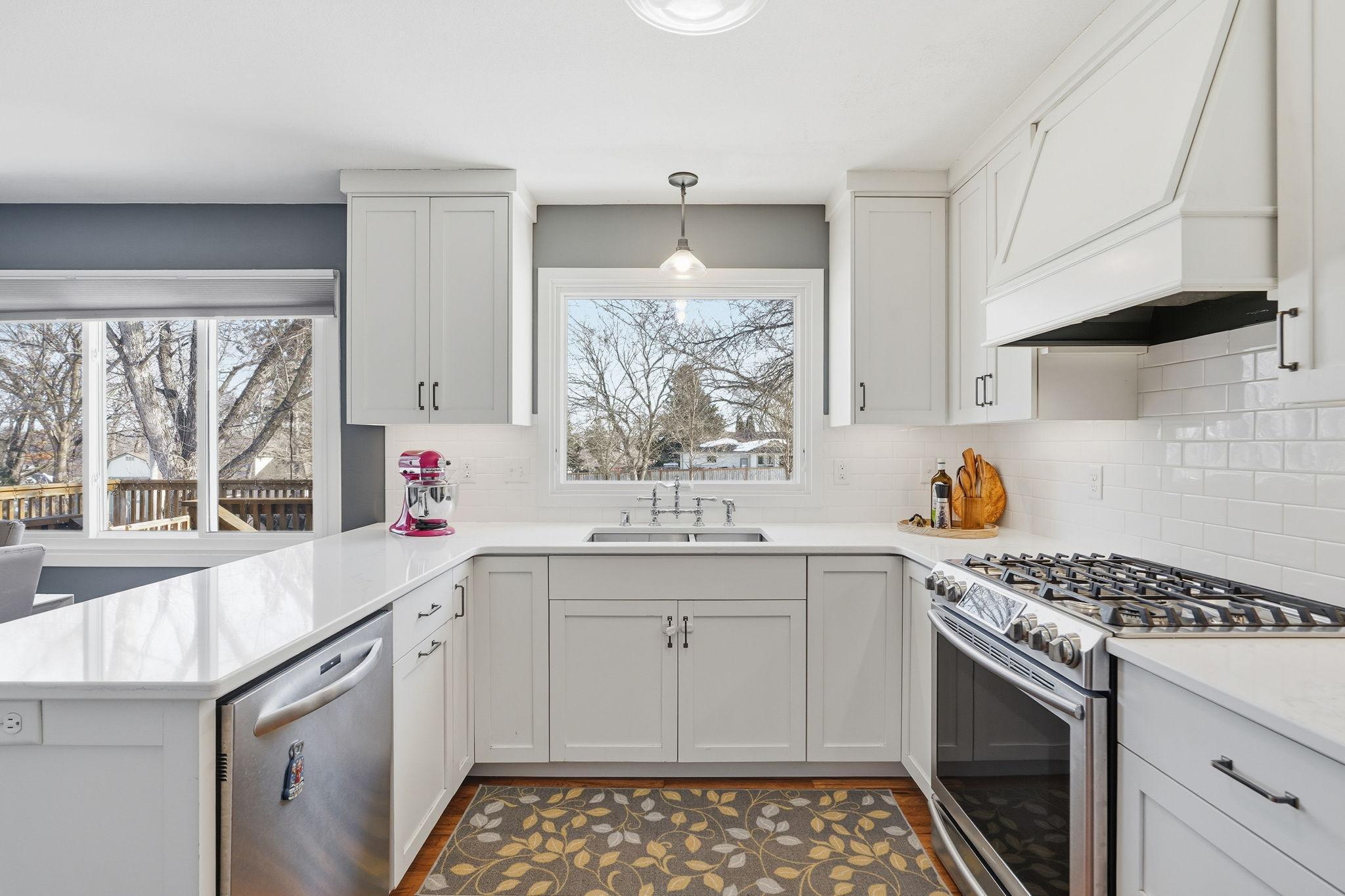 18-web-or-mls-8671 Red Oak Dr-18.jpg