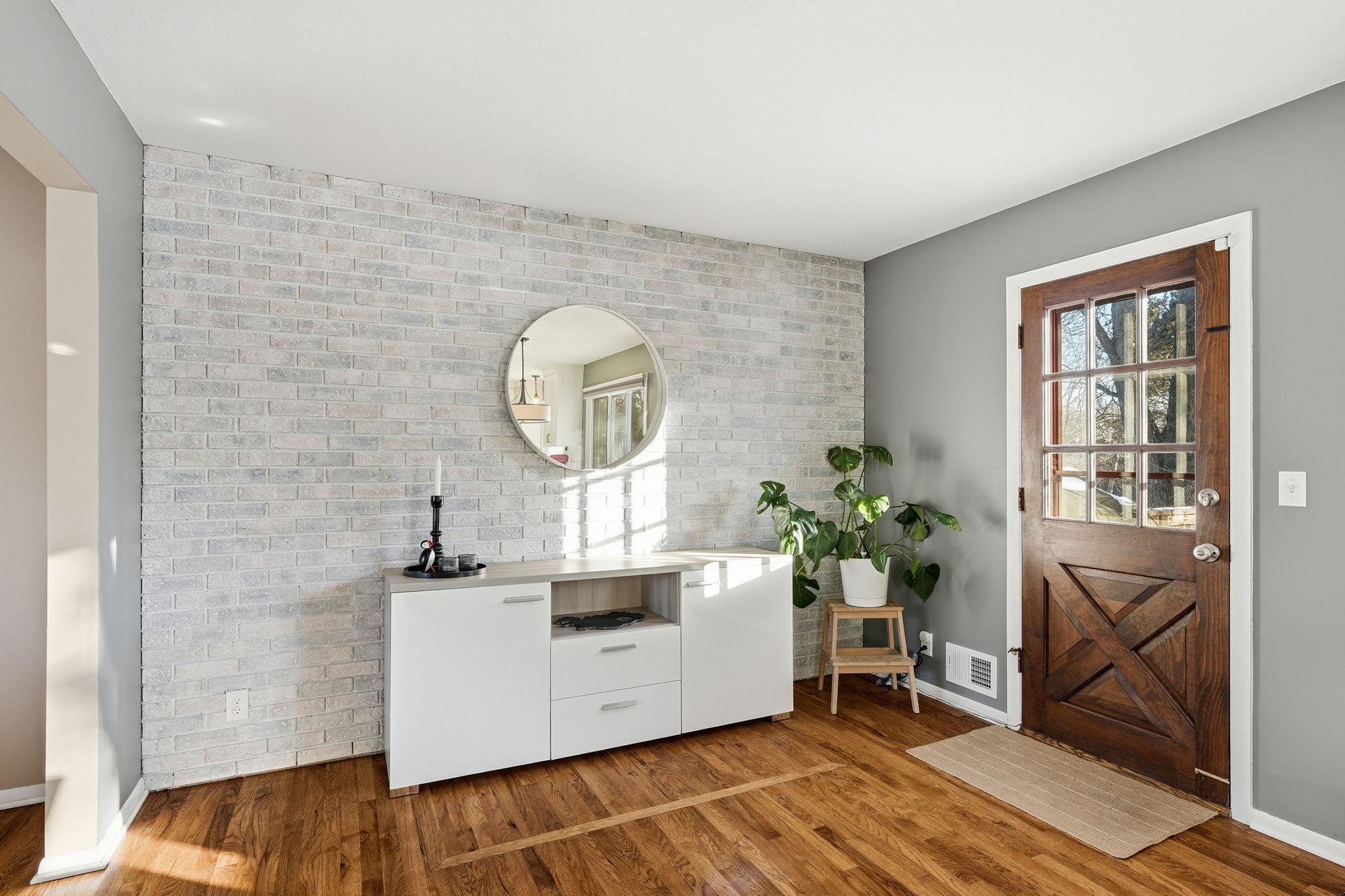 21-web-or-mls-8671 Red Oak Dr-21.jpg