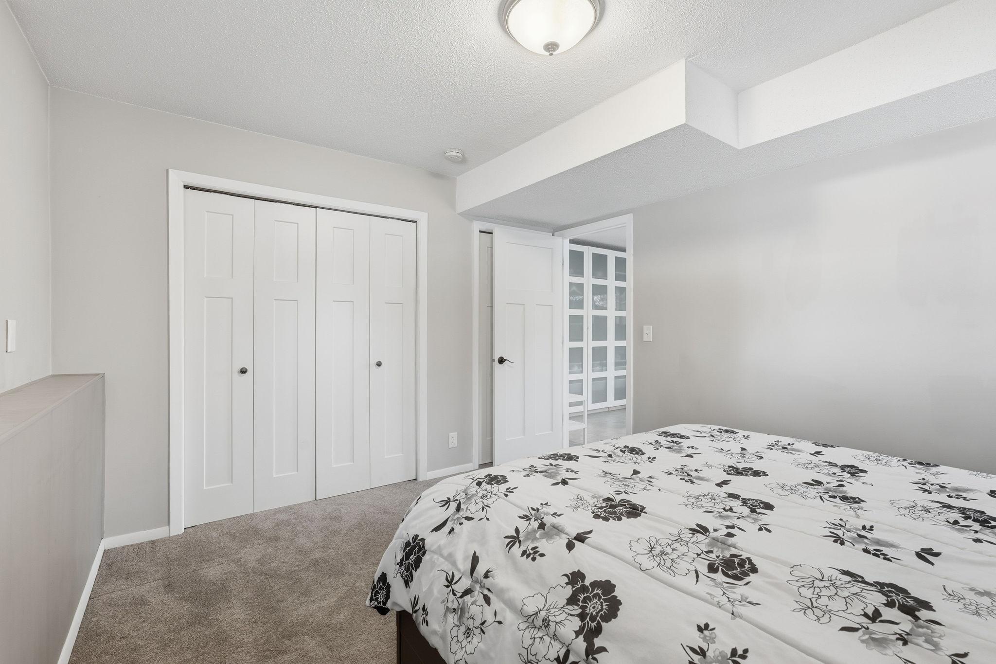 42-web-or-mls-8671 Red Oak Dr-42.jpg