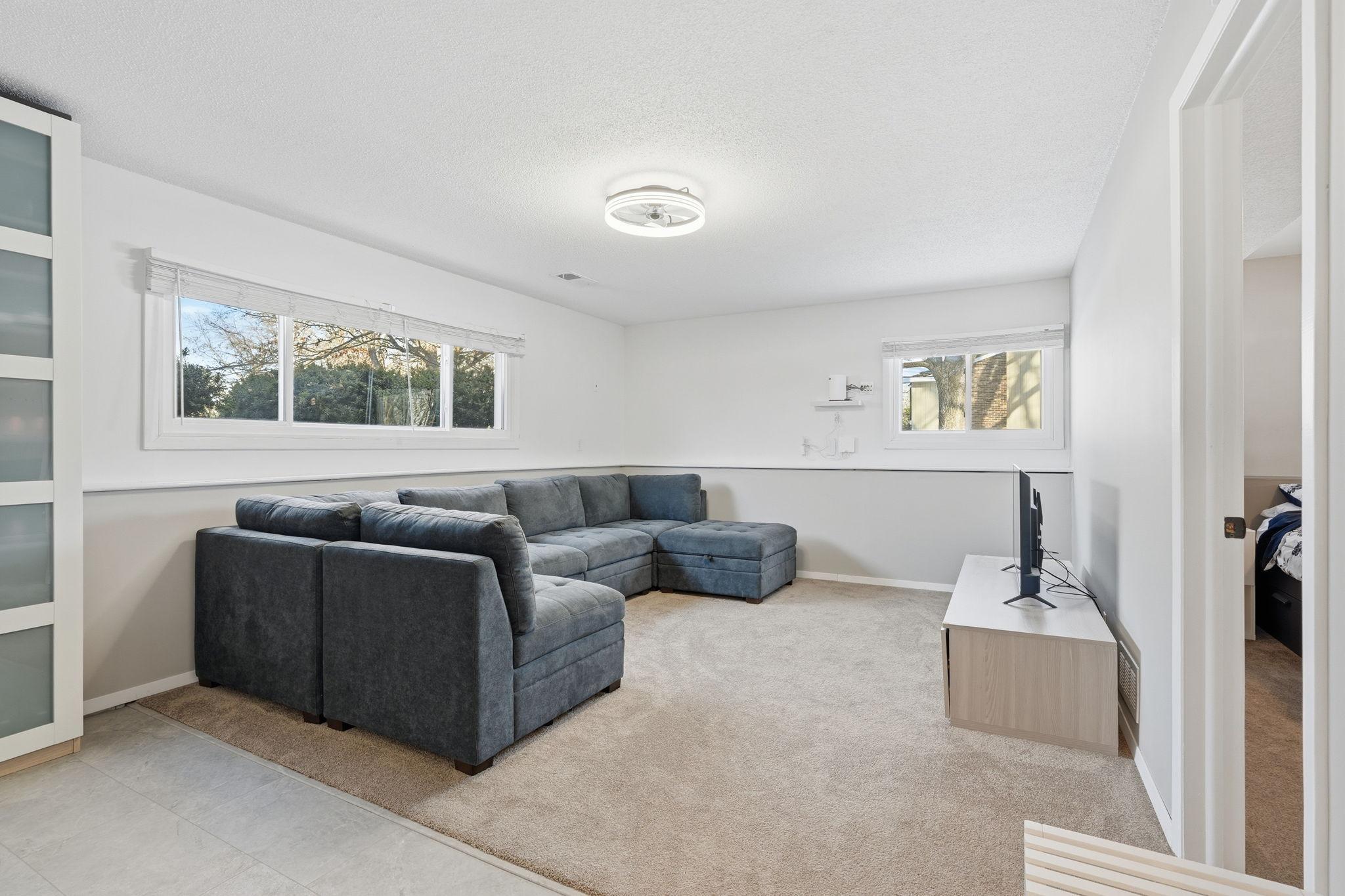 38-web-or-mls-8671 Red Oak Dr-38.jpg