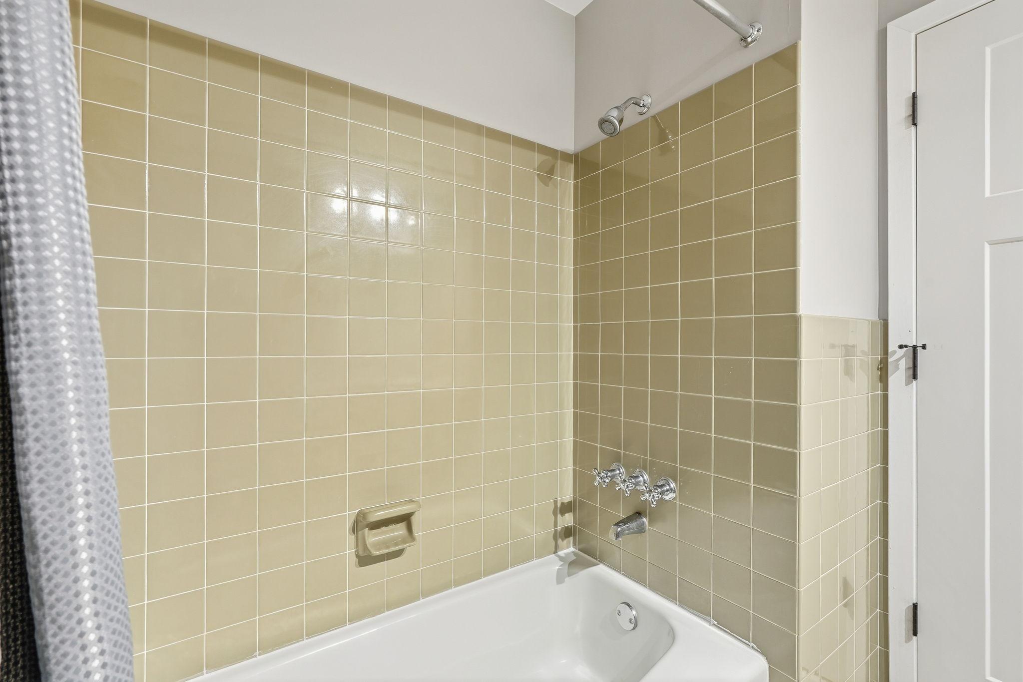 37-web-or-mls-8671 Red Oak Dr-37.jpg