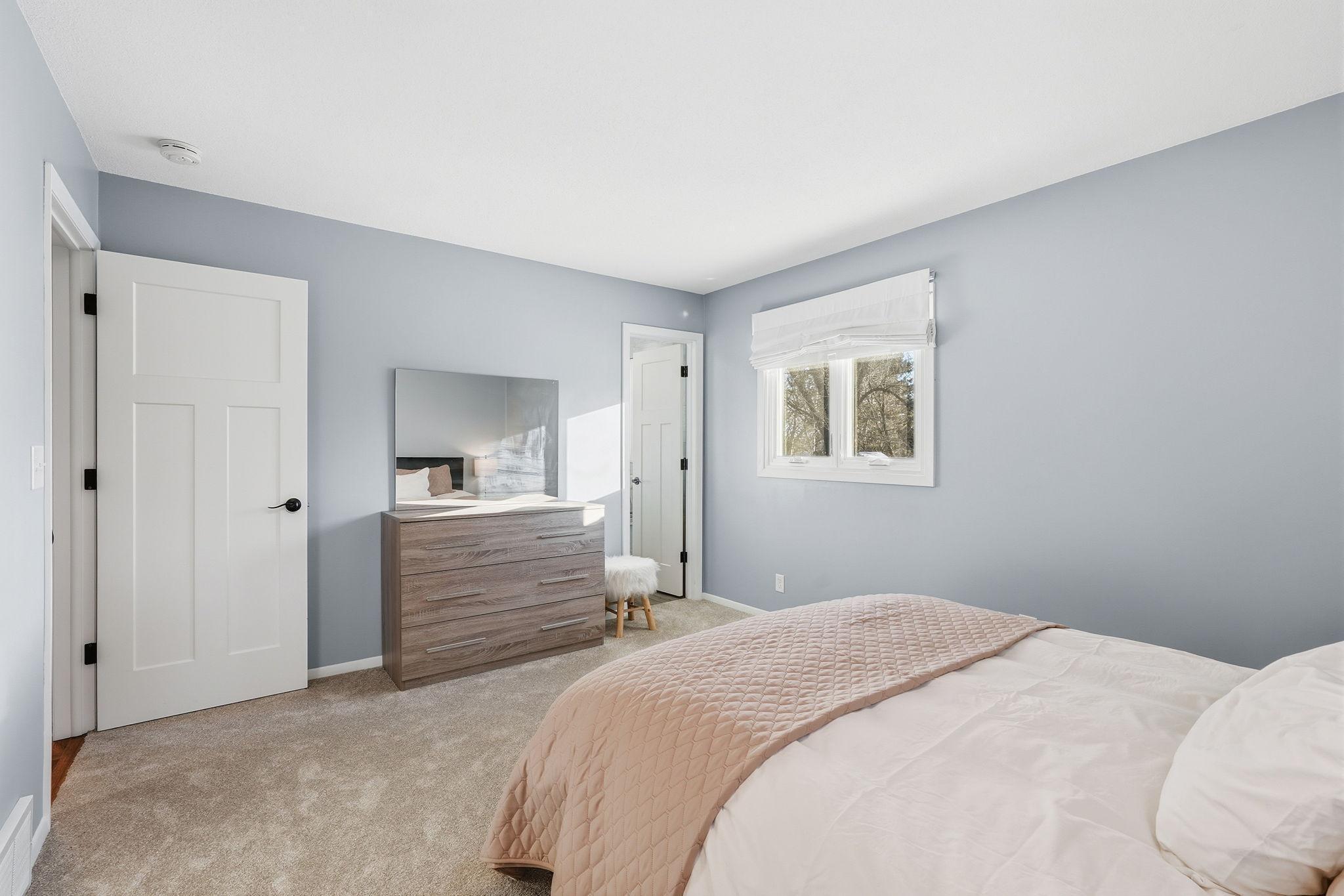 32-web-or-mls-8671 Red Oak Dr-32.jpg