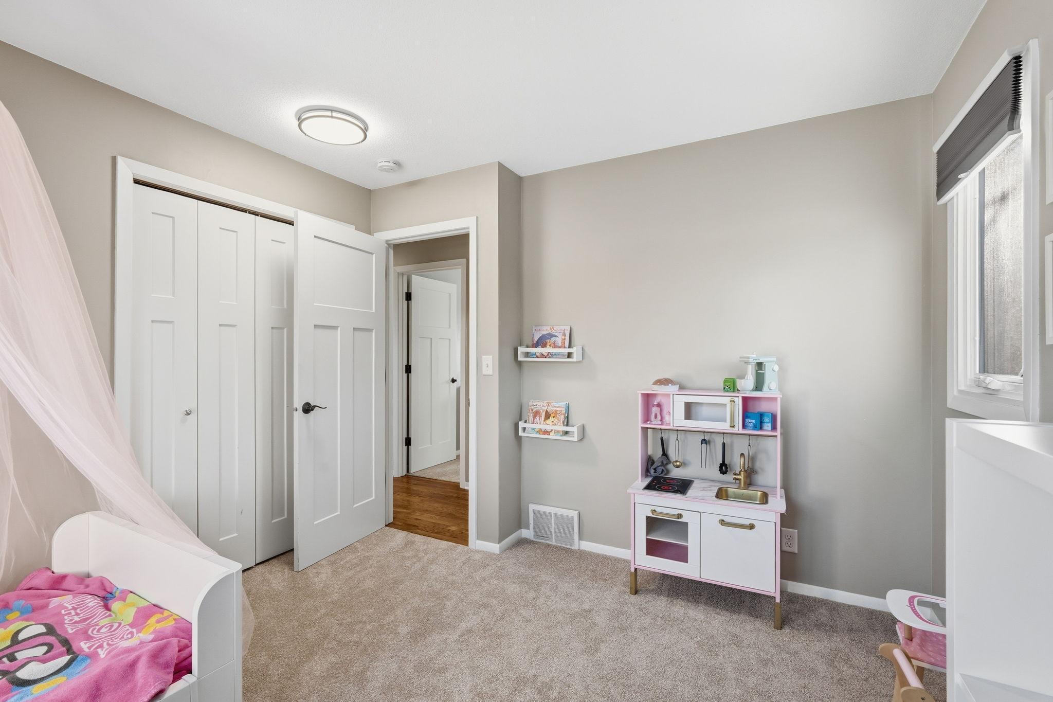 30-web-or-mls-8671 Red Oak Dr-30.jpg