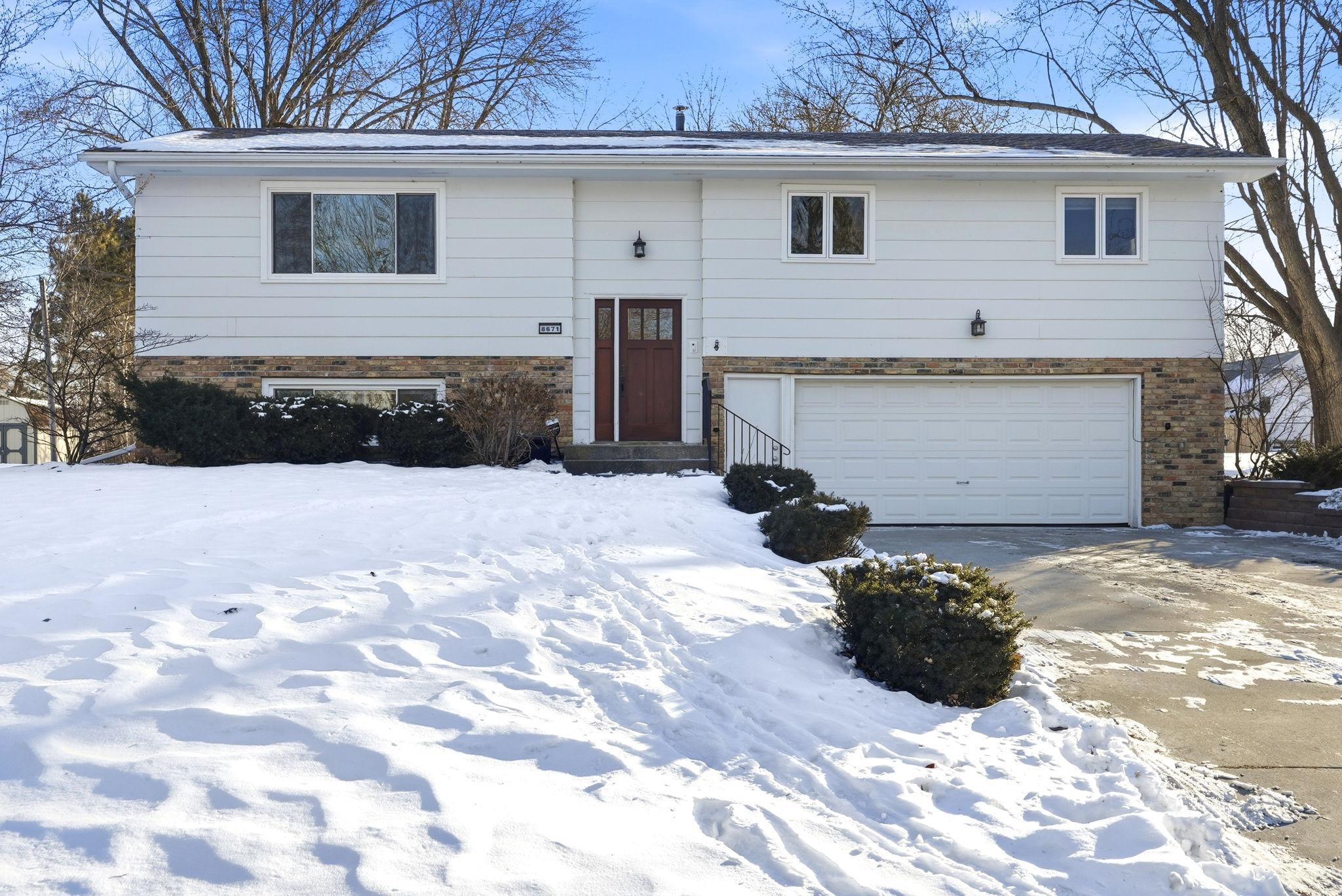 1-web-or-mls-8671 Red Oak Dr-1.jpg