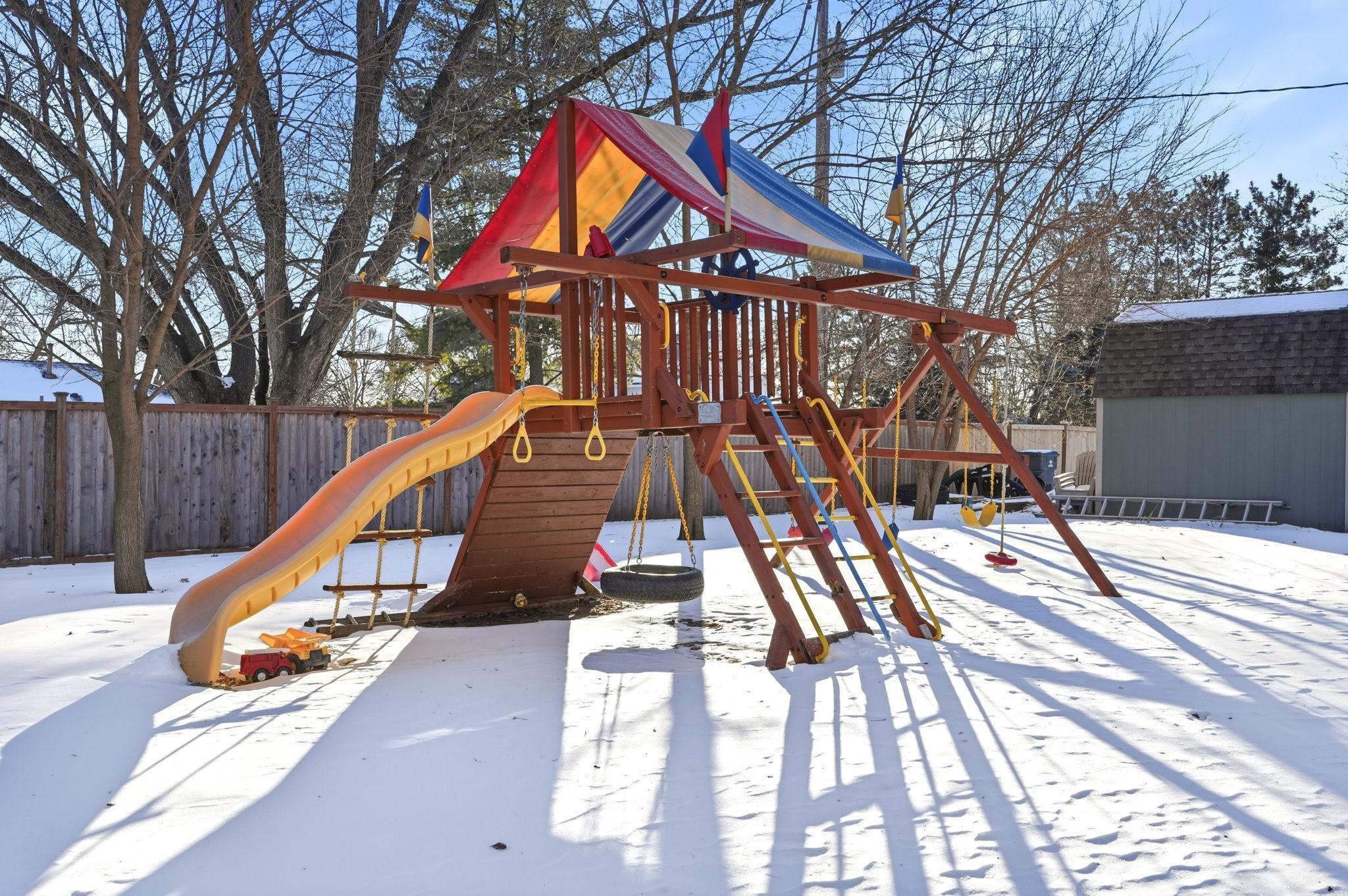 5-web-or-mls-8671 Red Oak Dr-5.jpg