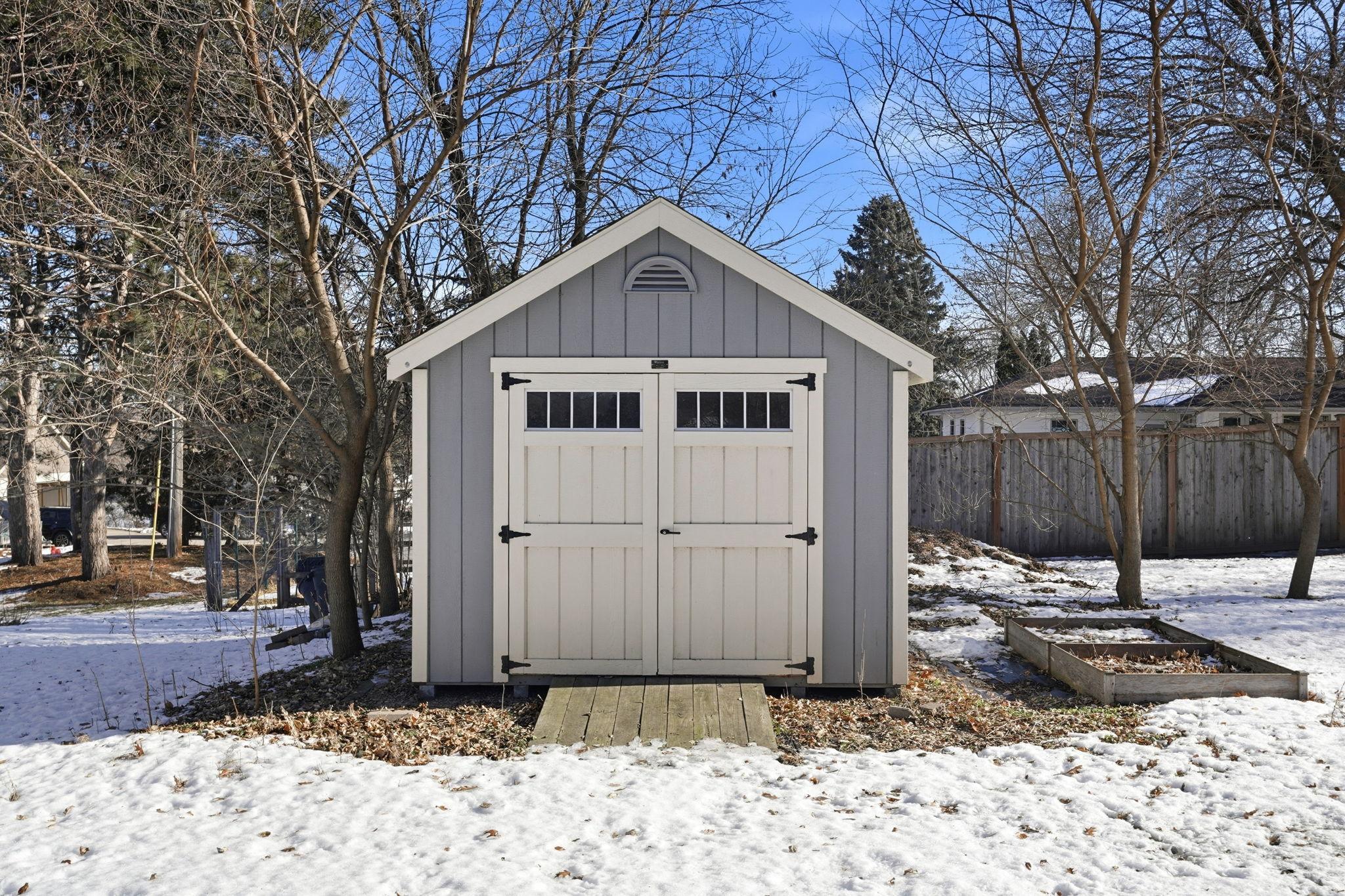 5-web-or-mls-8671 Red Oak Dr-5.jpg