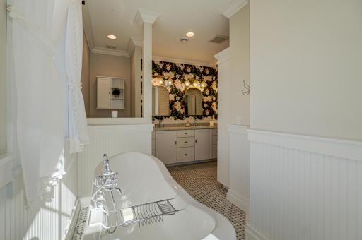 877 Yellowstone Trail, Hudson, WI 54016