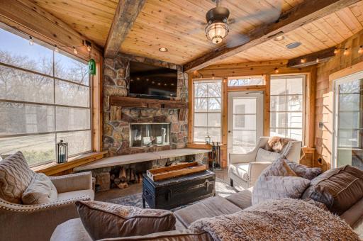 877 Yellowstone Trail, Hudson, WI 54016