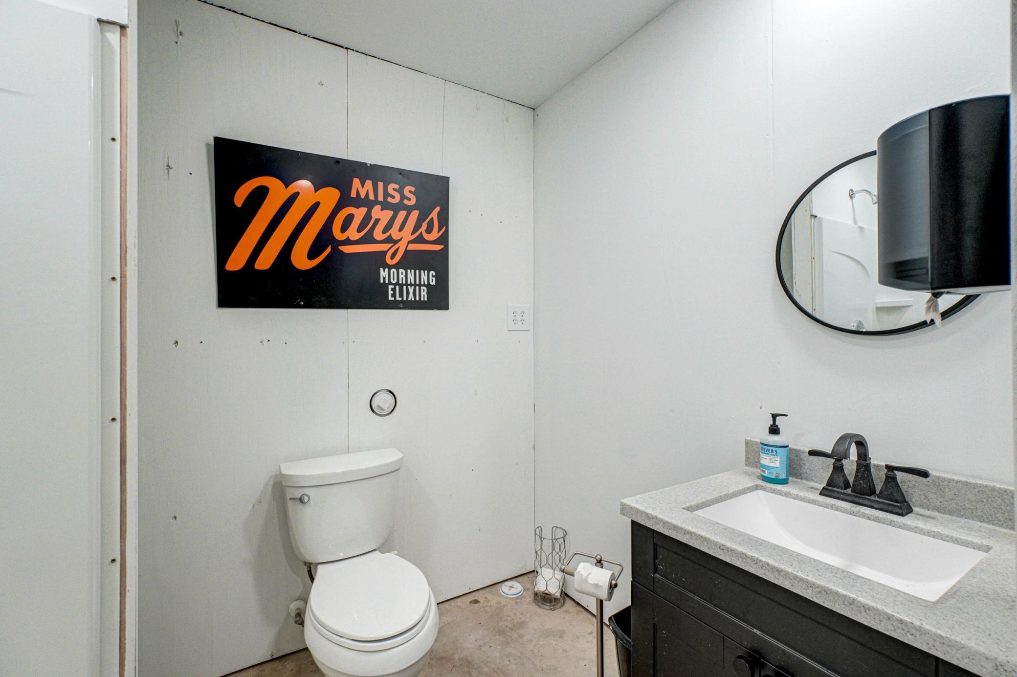 4th 3/4 bath in pole barn.