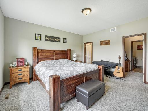 6024 158th Street W, Apple Valley, MN 55124