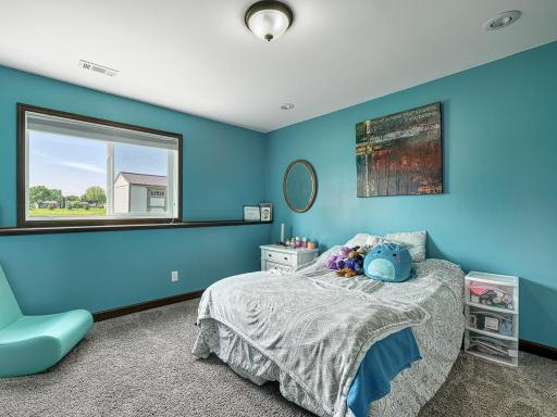 6024 158th Street W, Apple Valley, MN 55124