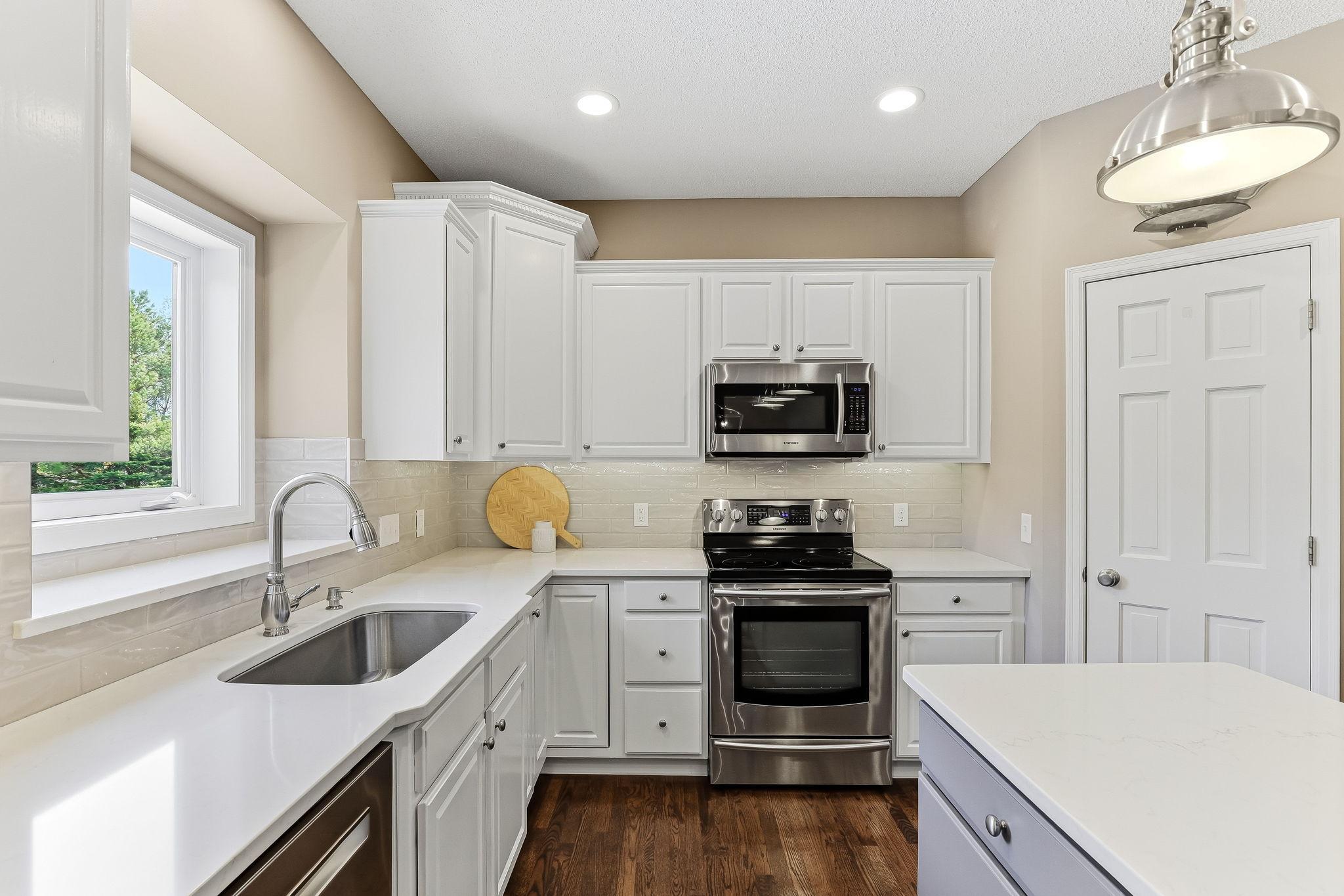16-web-or-mls-9289-Icosa-St-16.jpg