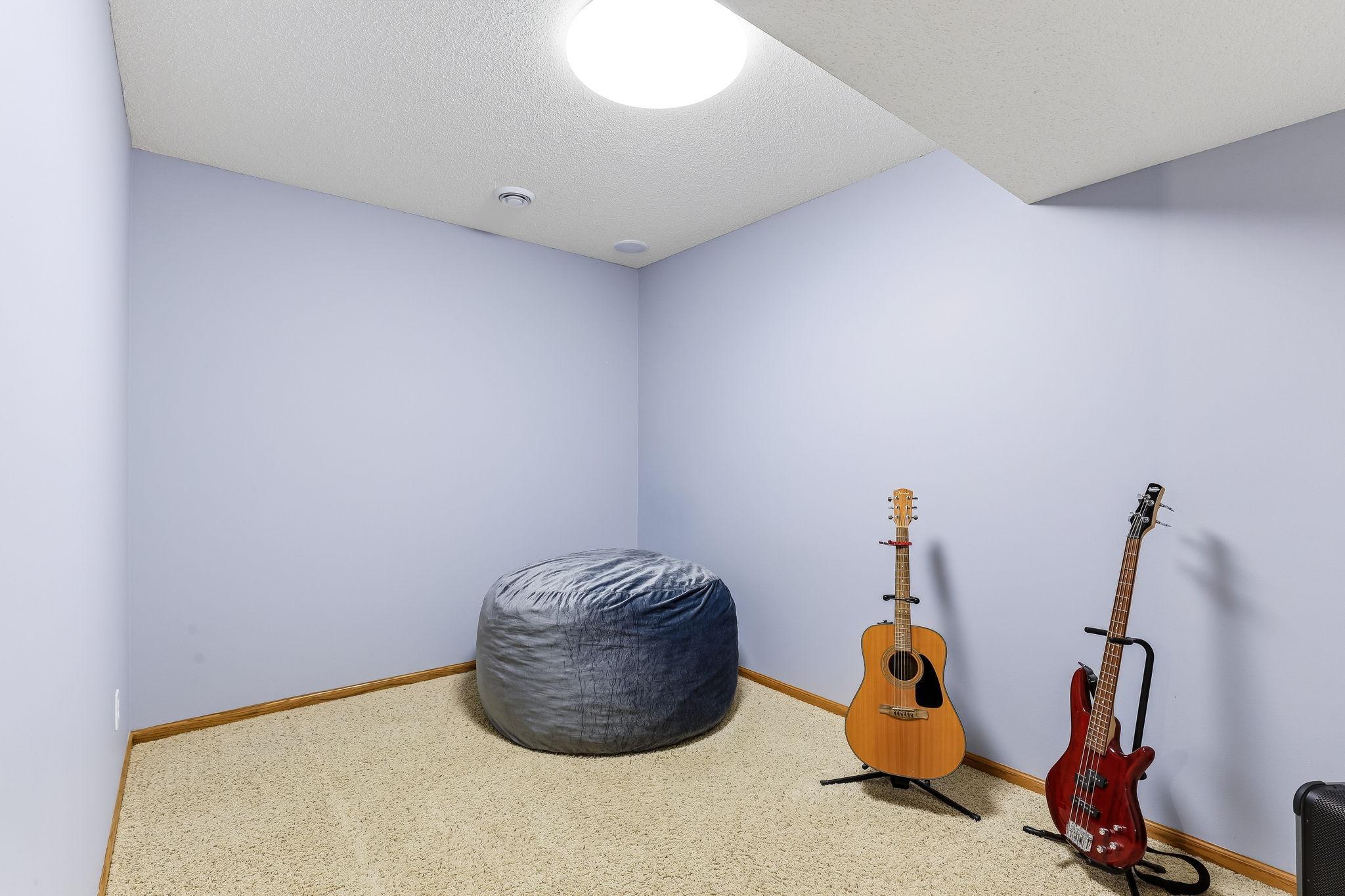 50-web-or-mls-9289-Icosa-St-50.jpg