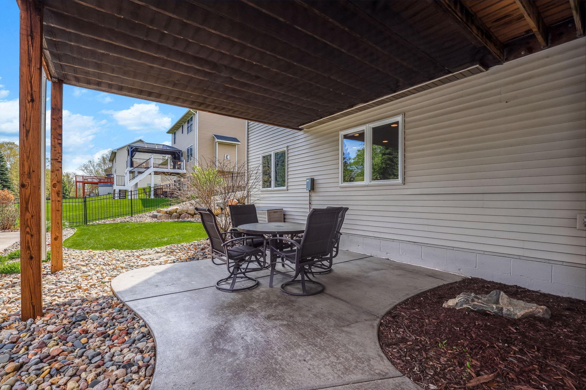 57-web-or-mls-9289-Icosa-St-57.jpg