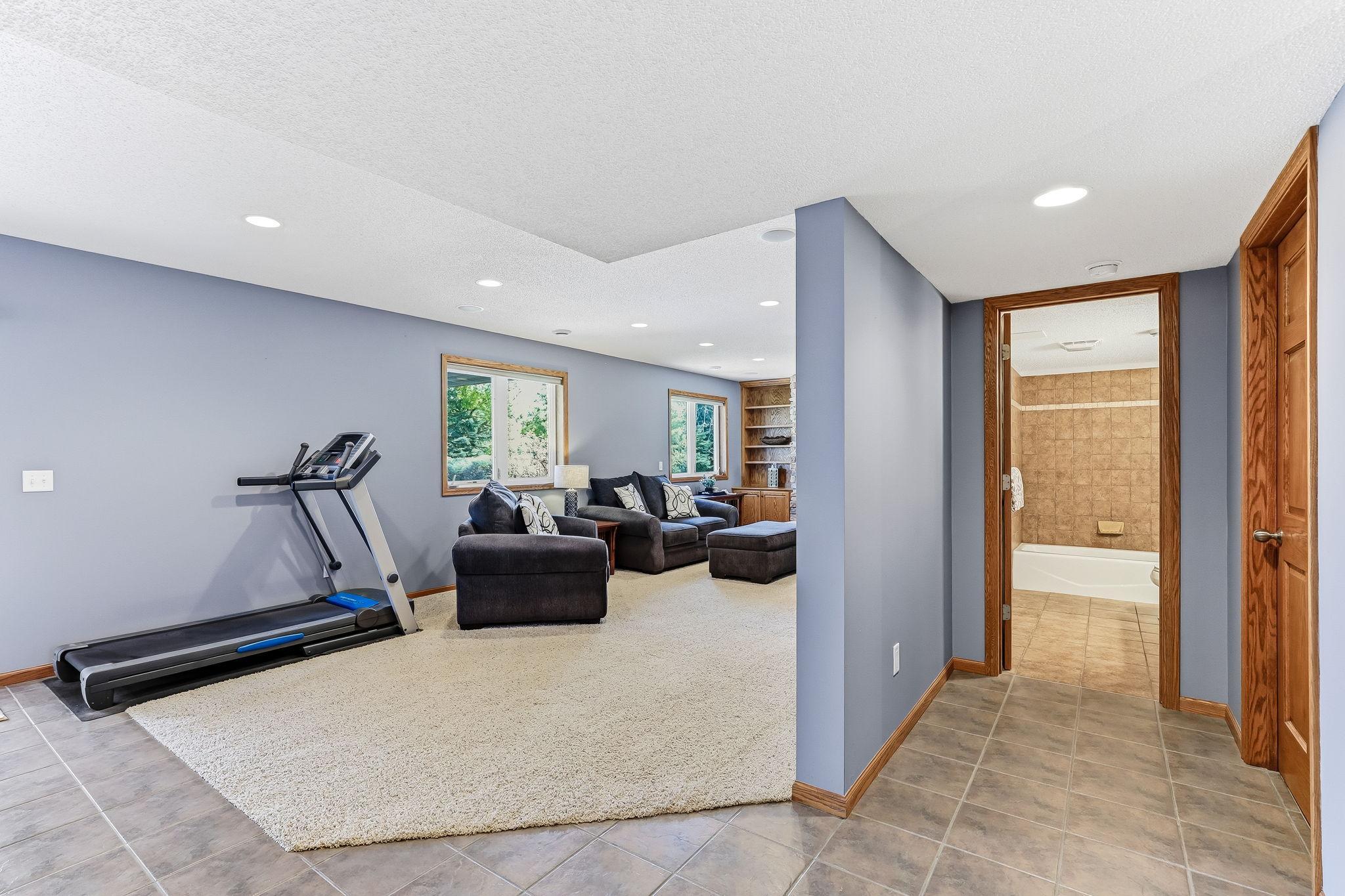 52-web-or-mls-9289-Icosa-St-52.jpg