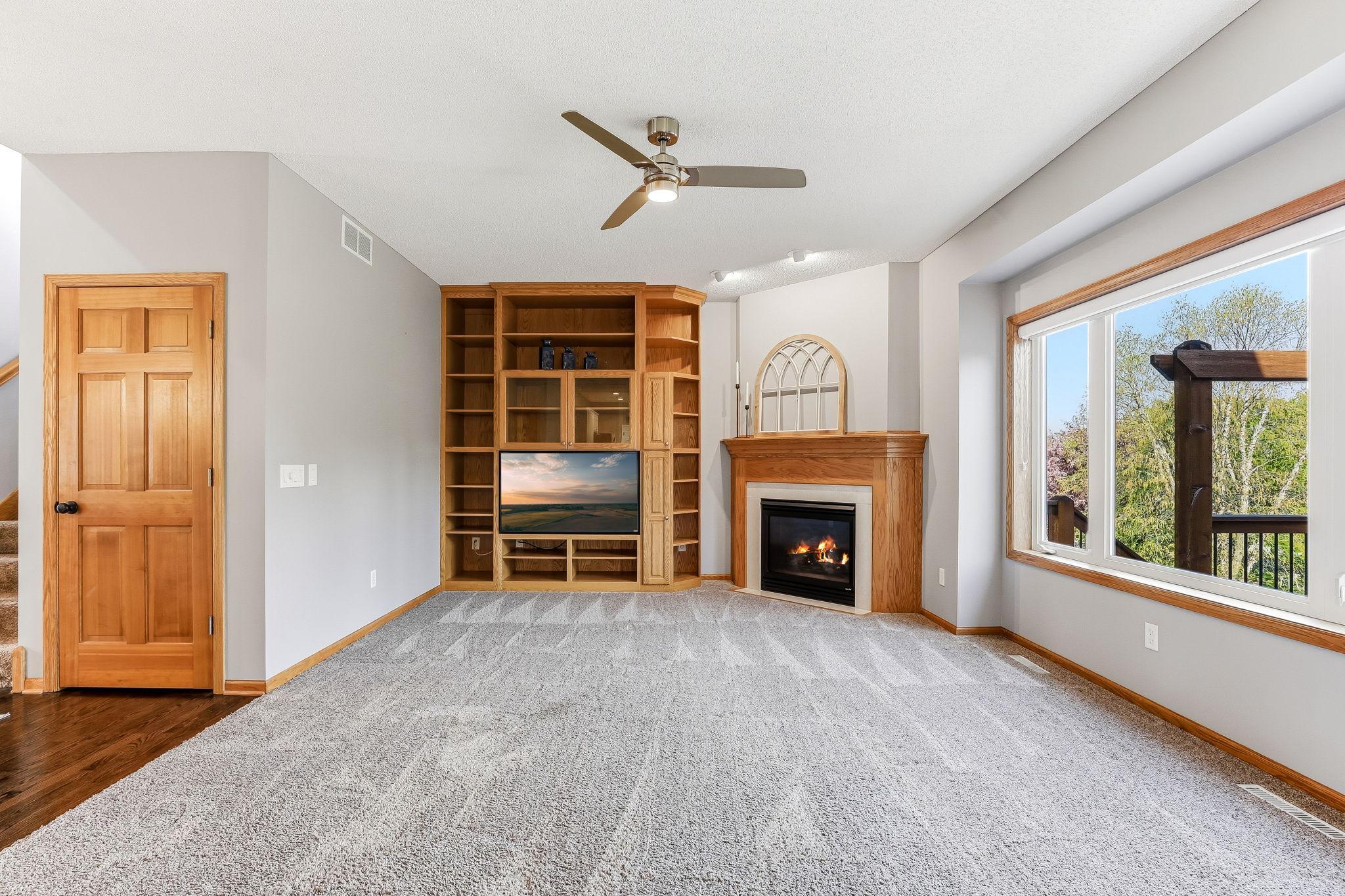 10-web-or-mls-9289-Icosa-St-10.jpg