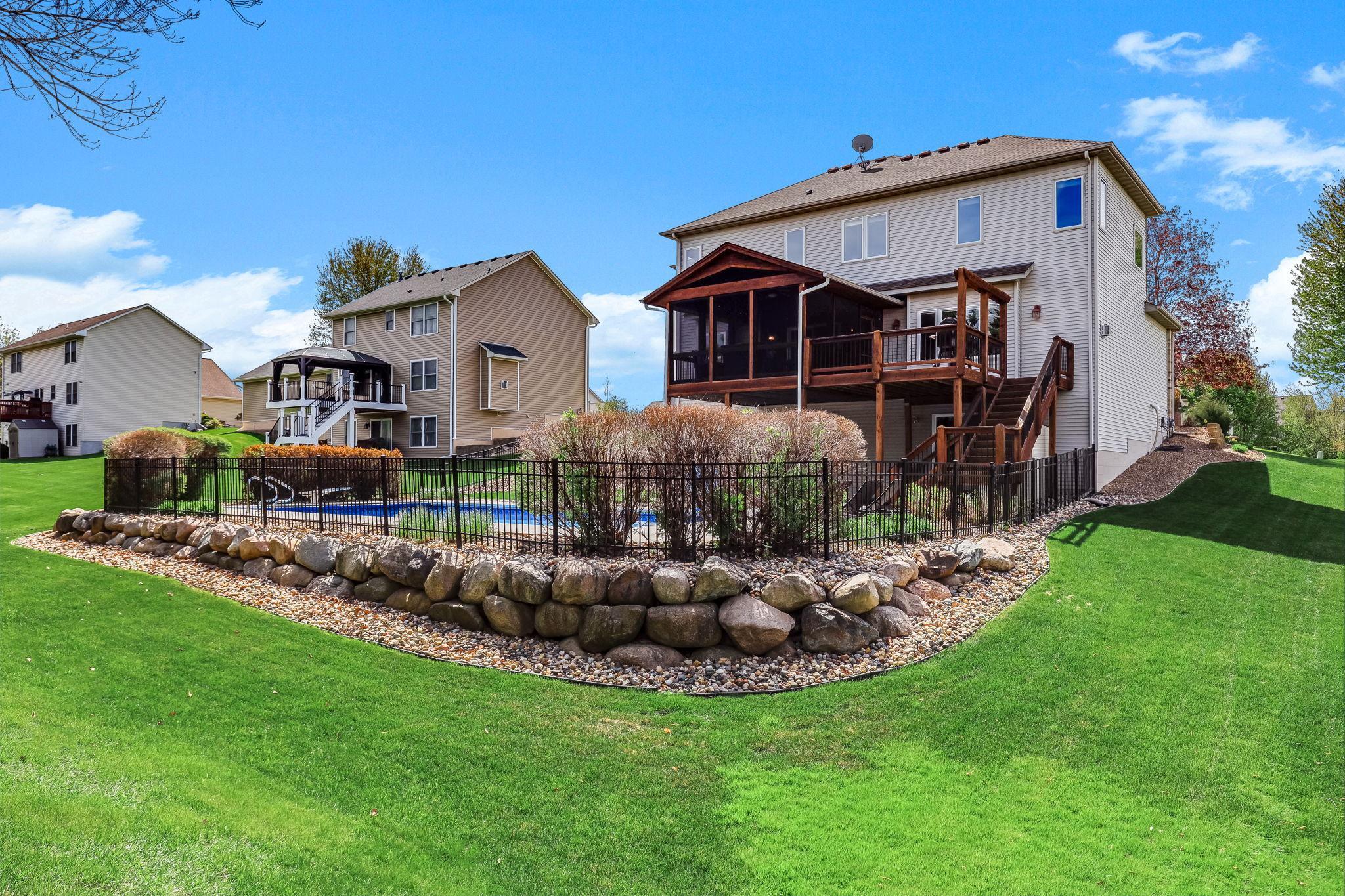62-web-or-mls-9289-Icosa-St-62.jpg