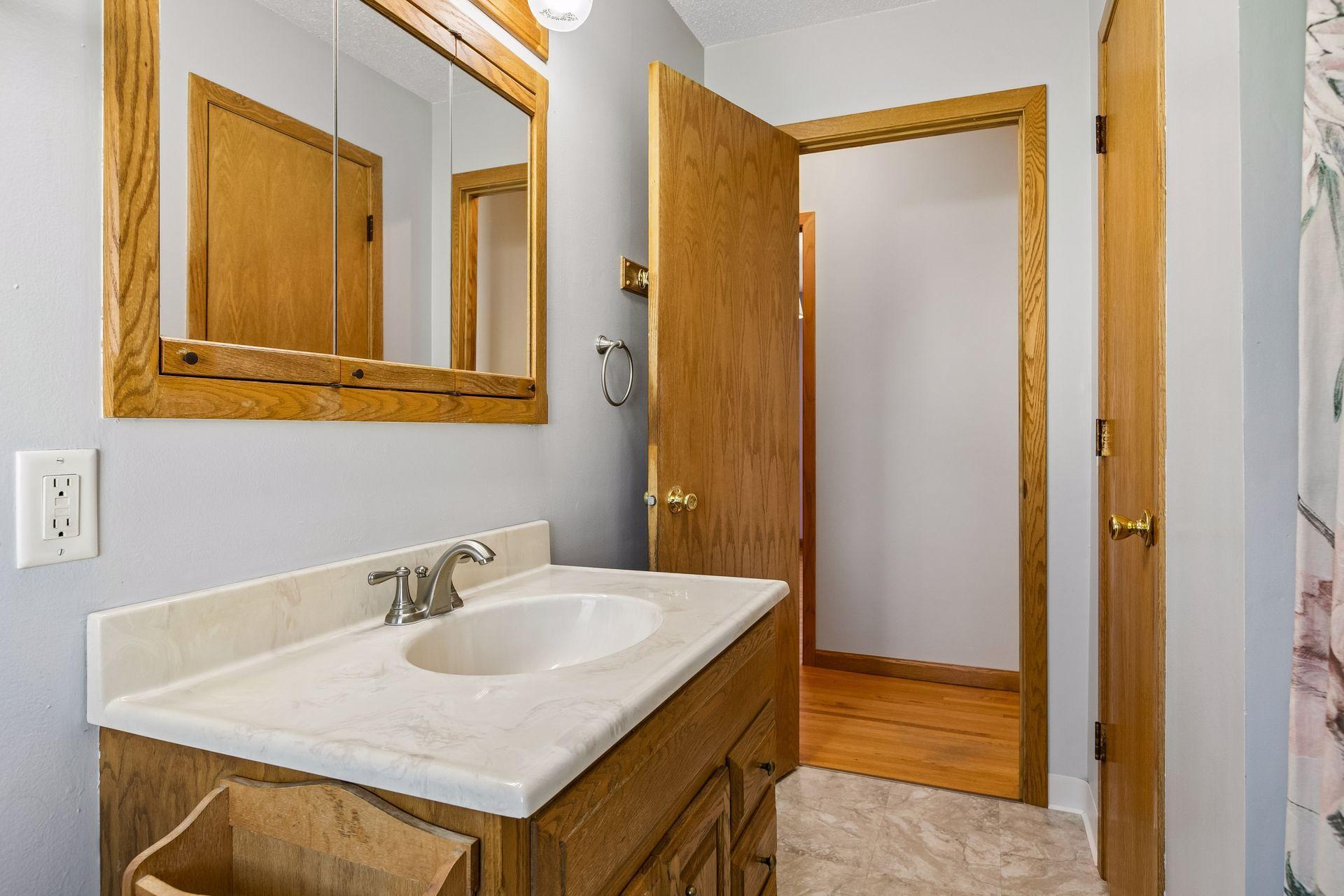 There is also a handy linen closet in here for extra storage.