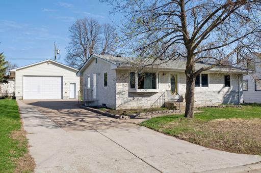 Welcome to 143 Horizon Circle in Fridley!