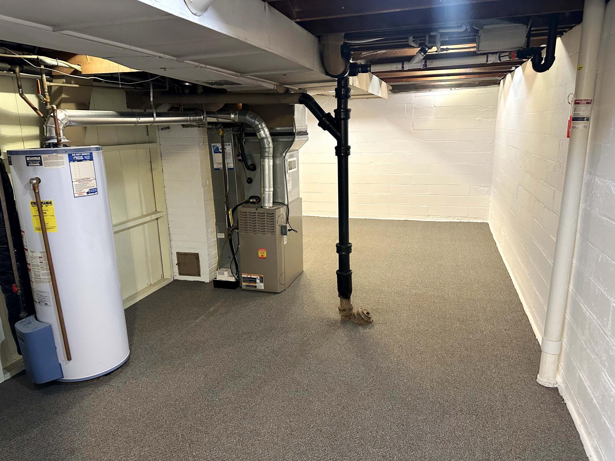 16 utility room.jpeg