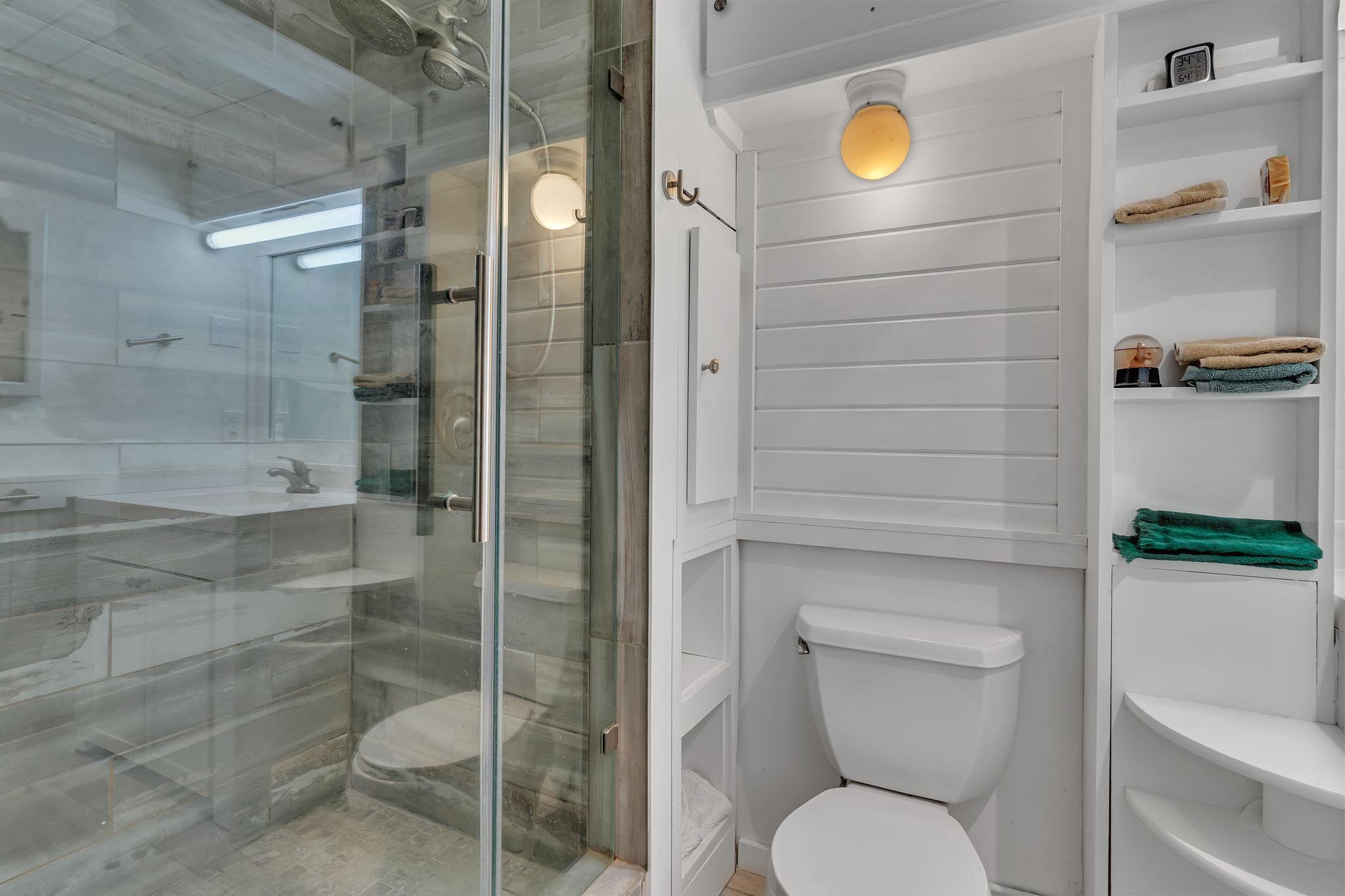 Lower Level 3/4 bath w/tiled shower