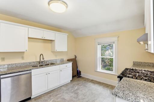 389 Fairview Avenue N, Saint Paul, MN 55104