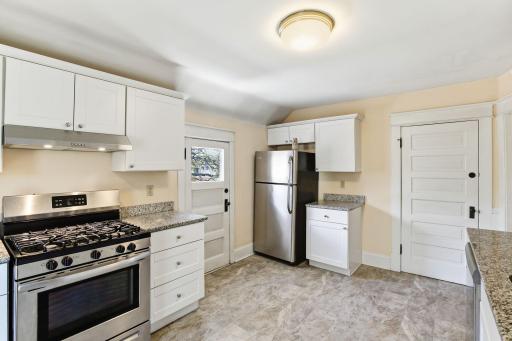 389 Fairview Avenue N, Saint Paul, MN 55104