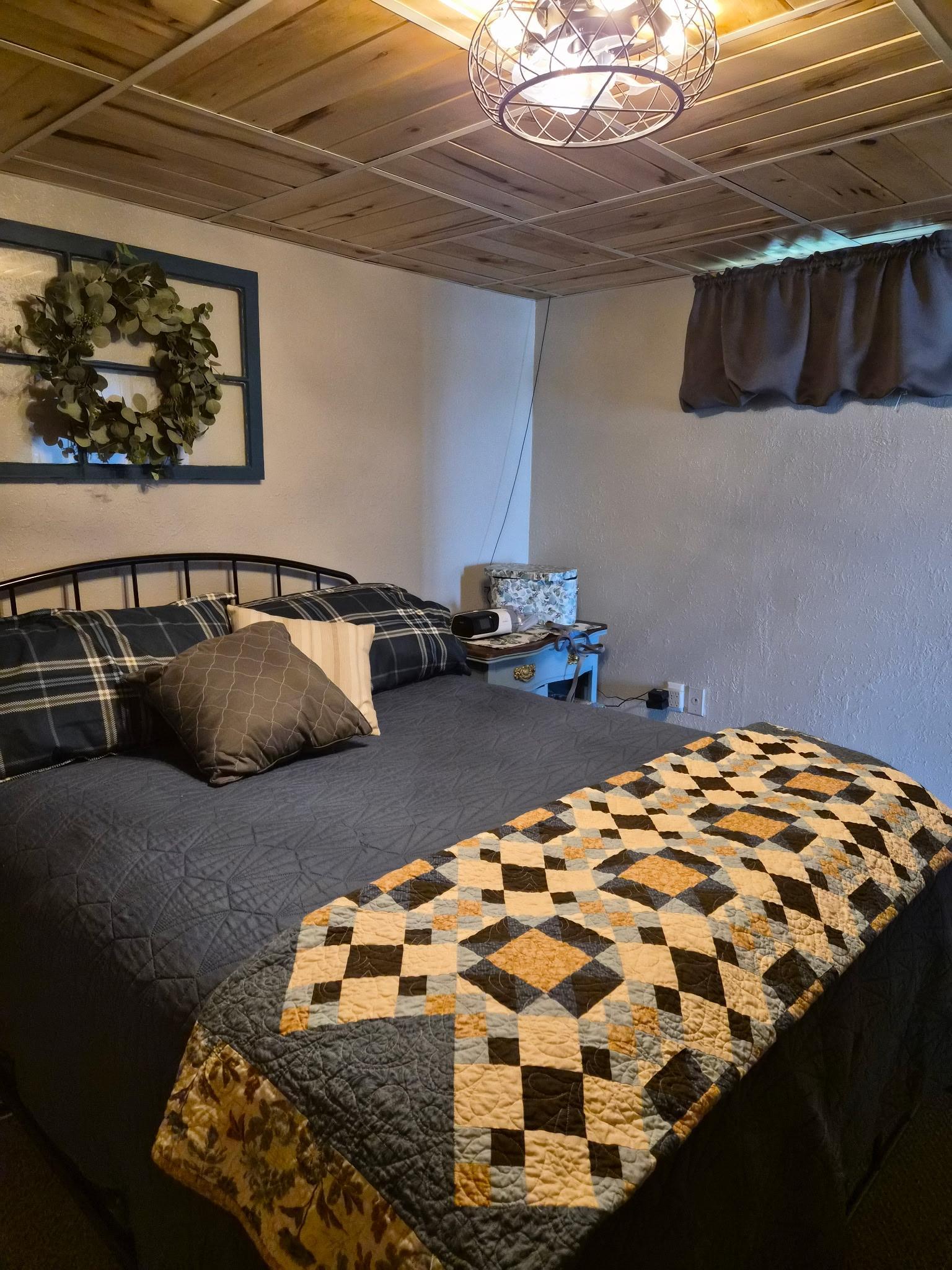 Basement non-egress bedroom.