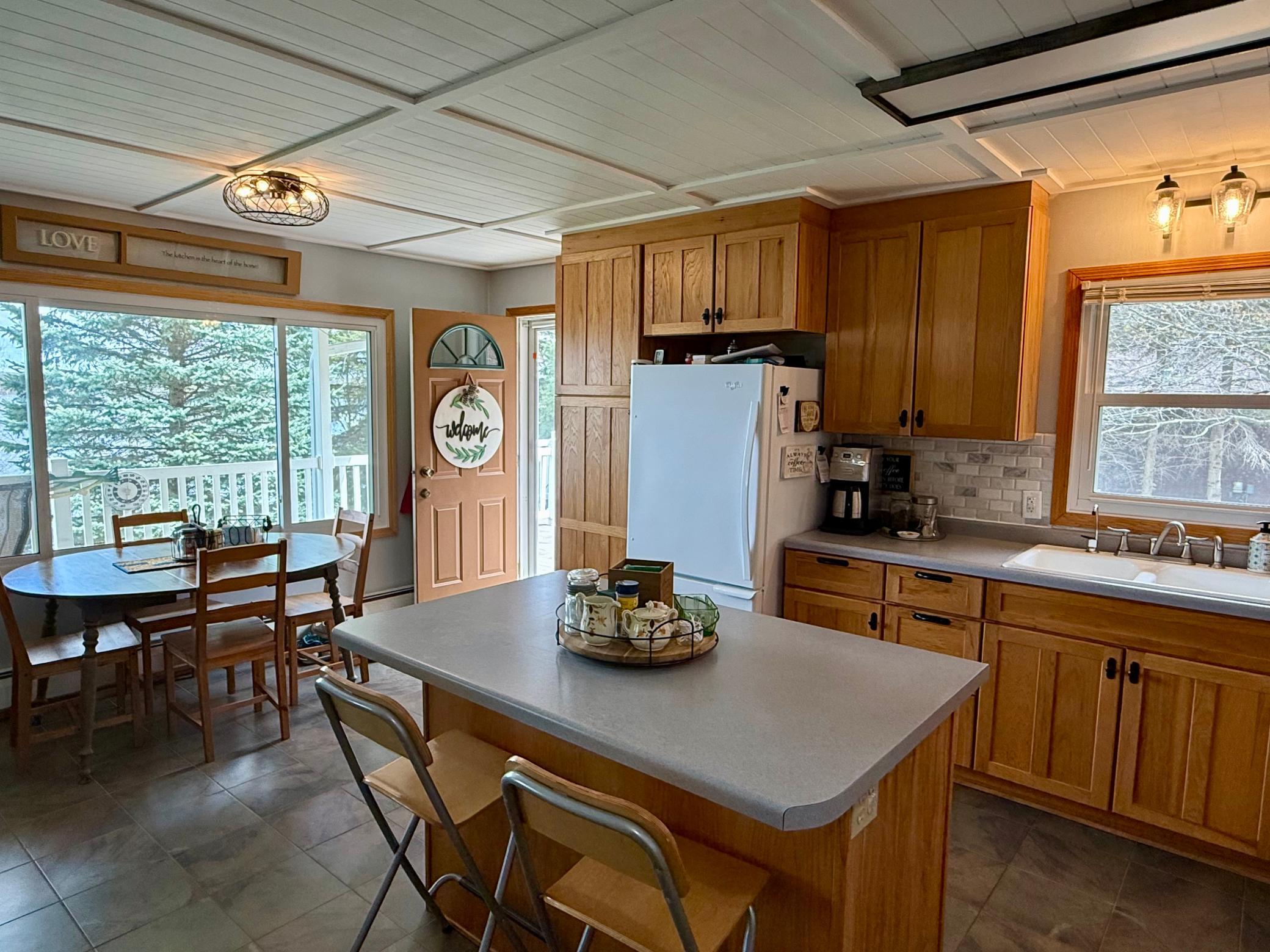 Beautiful views of the lake with the large picture window! Lots of natural light!